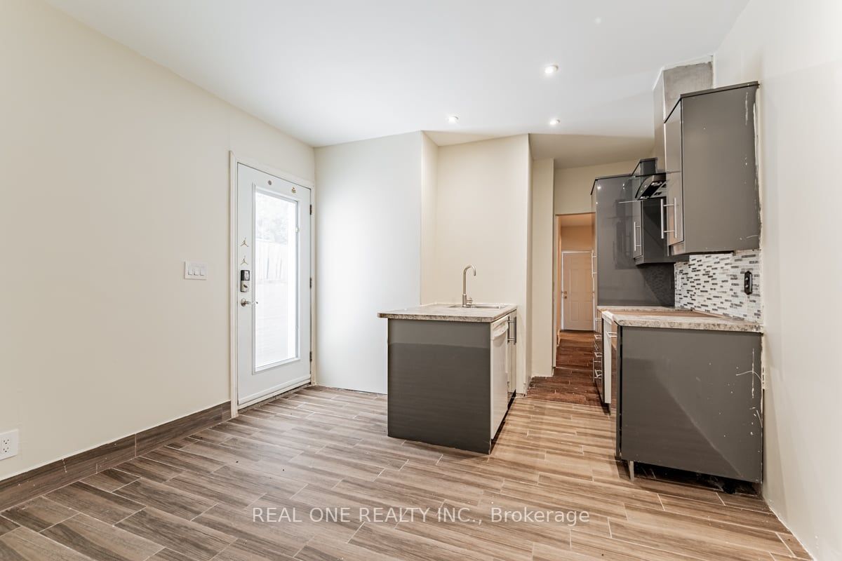 30 Herkley Dr