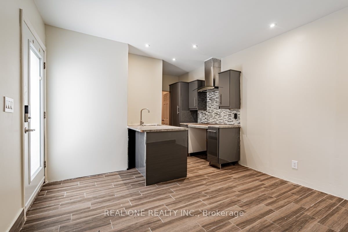 30 Herkley Dr