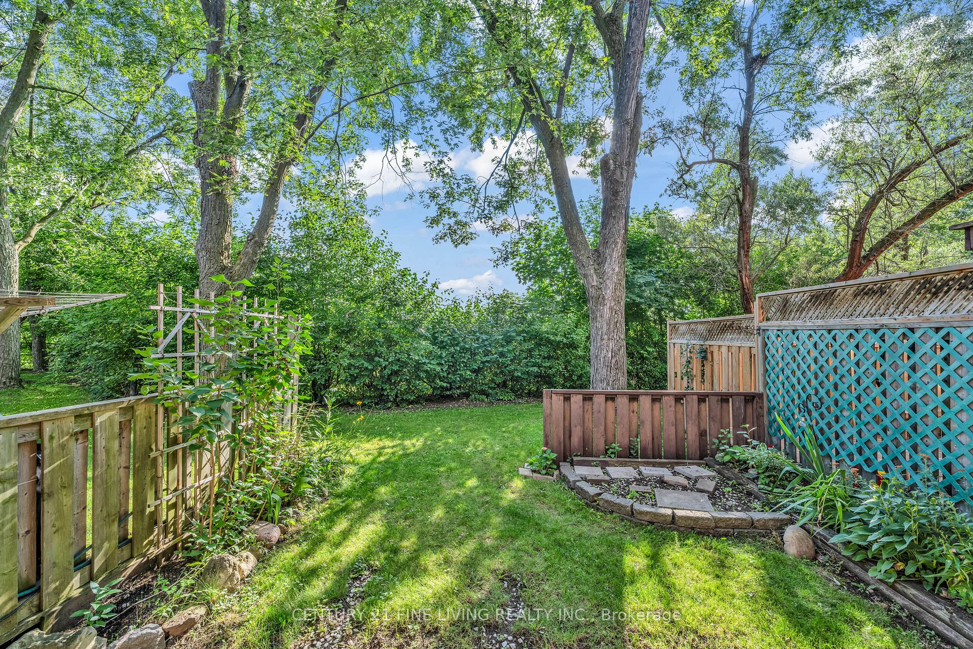 33 Dawson Crescent, #33