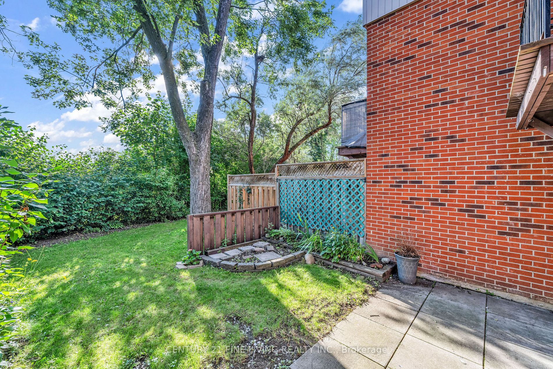 33 Dawson Crescent, #33