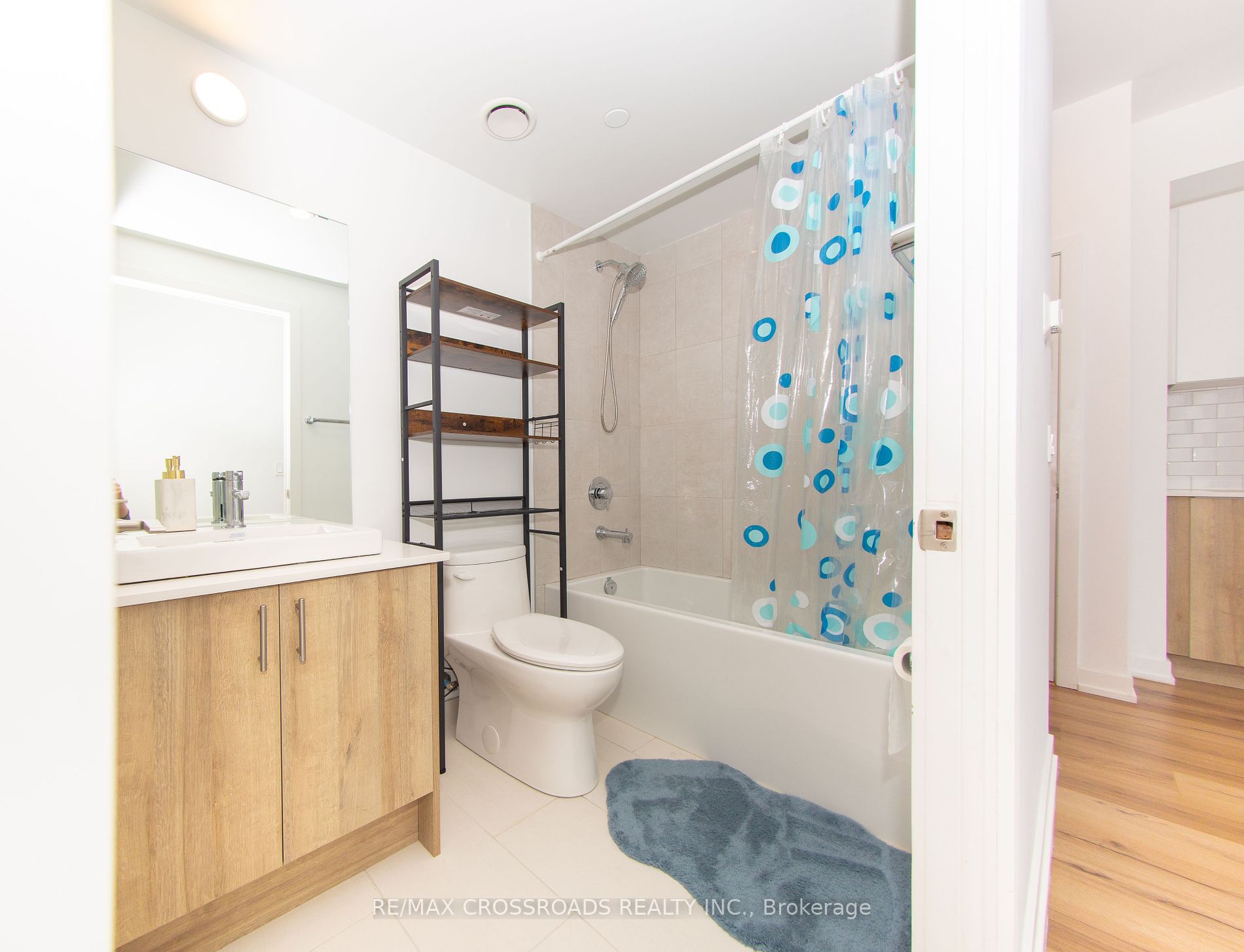 1195 The Queensway #406