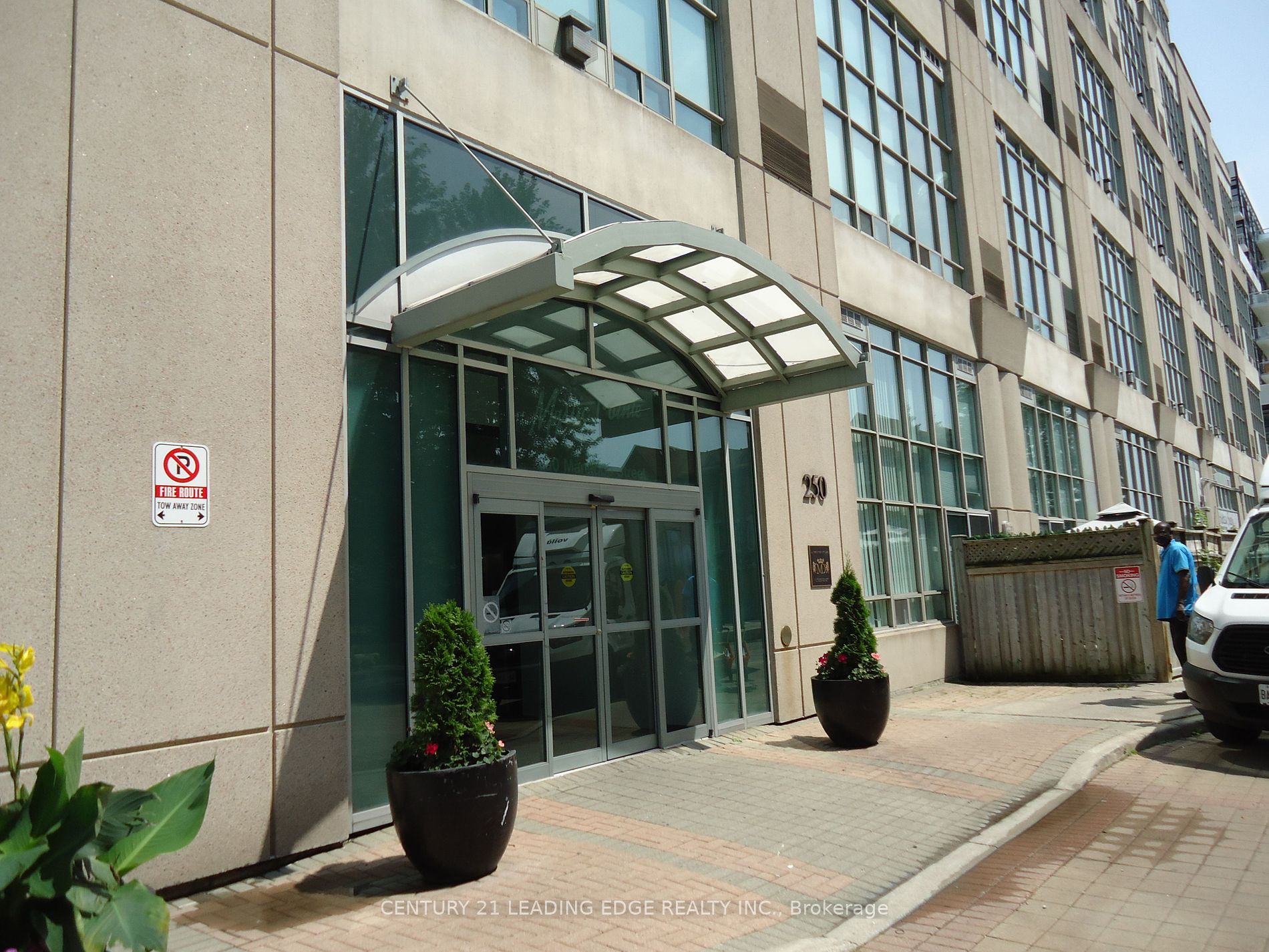 250 Manitoba Street #621