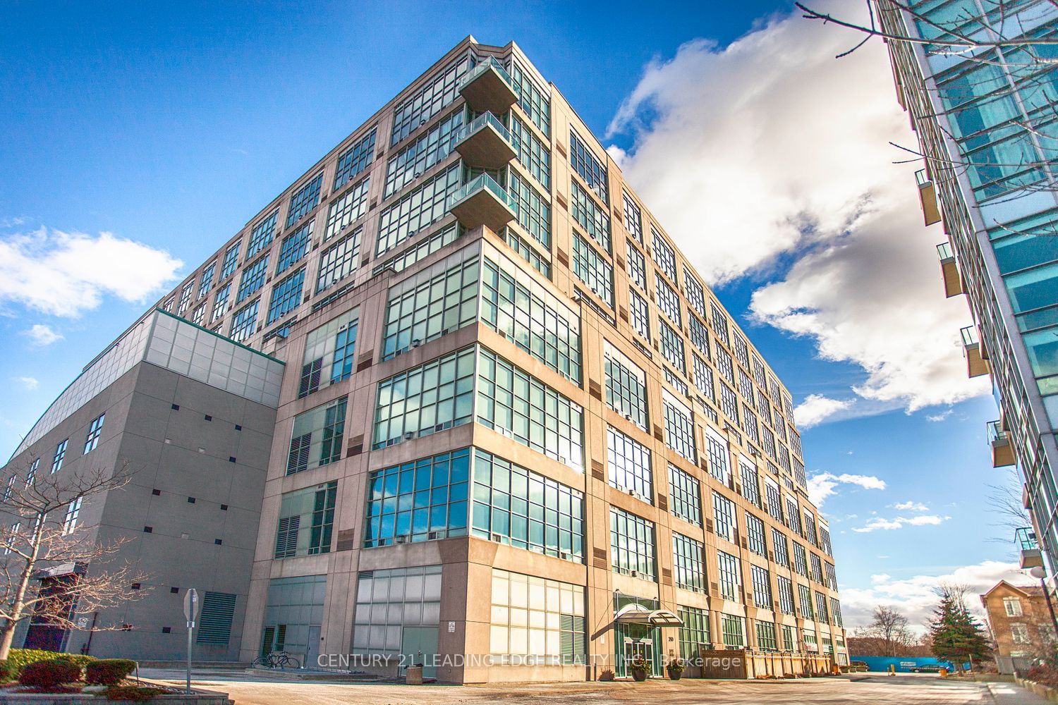 250 Manitoba Street #621