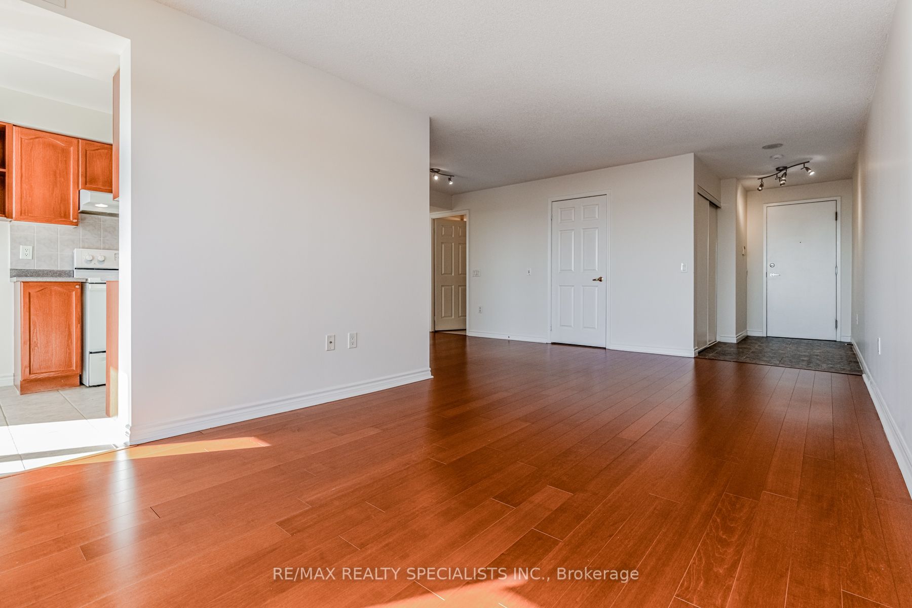 55 Strathaven Drive W #2011