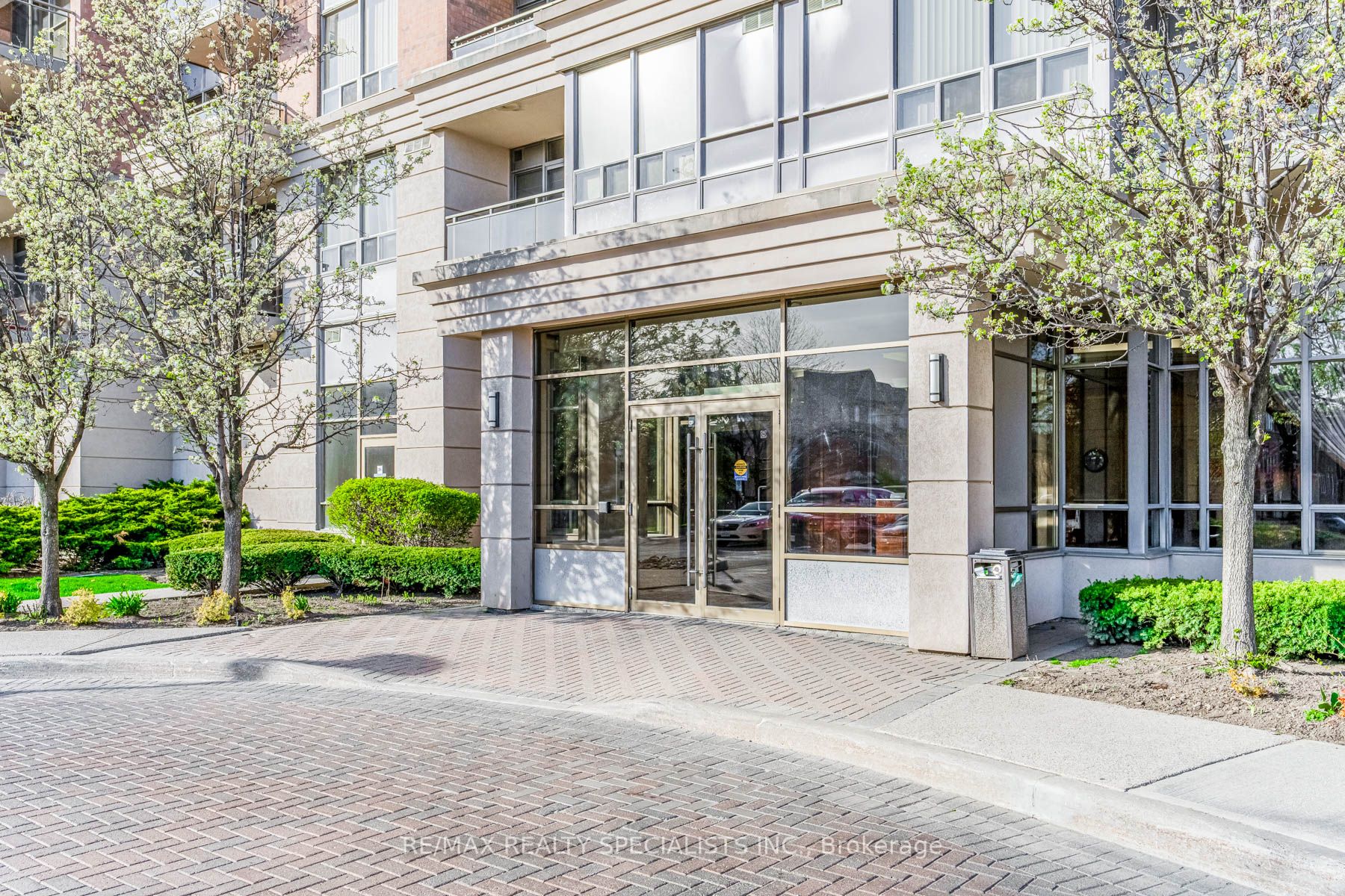 55 Strathaven Drive W #2011