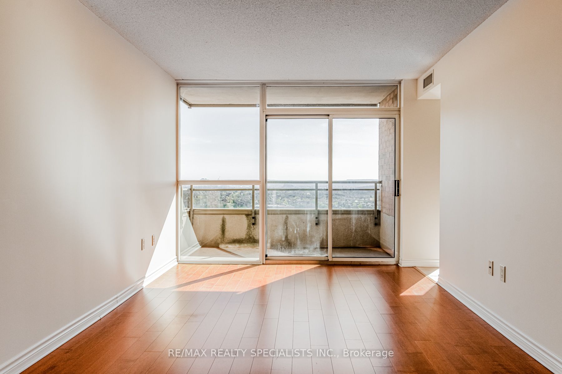 55 Strathaven Drive W #2011