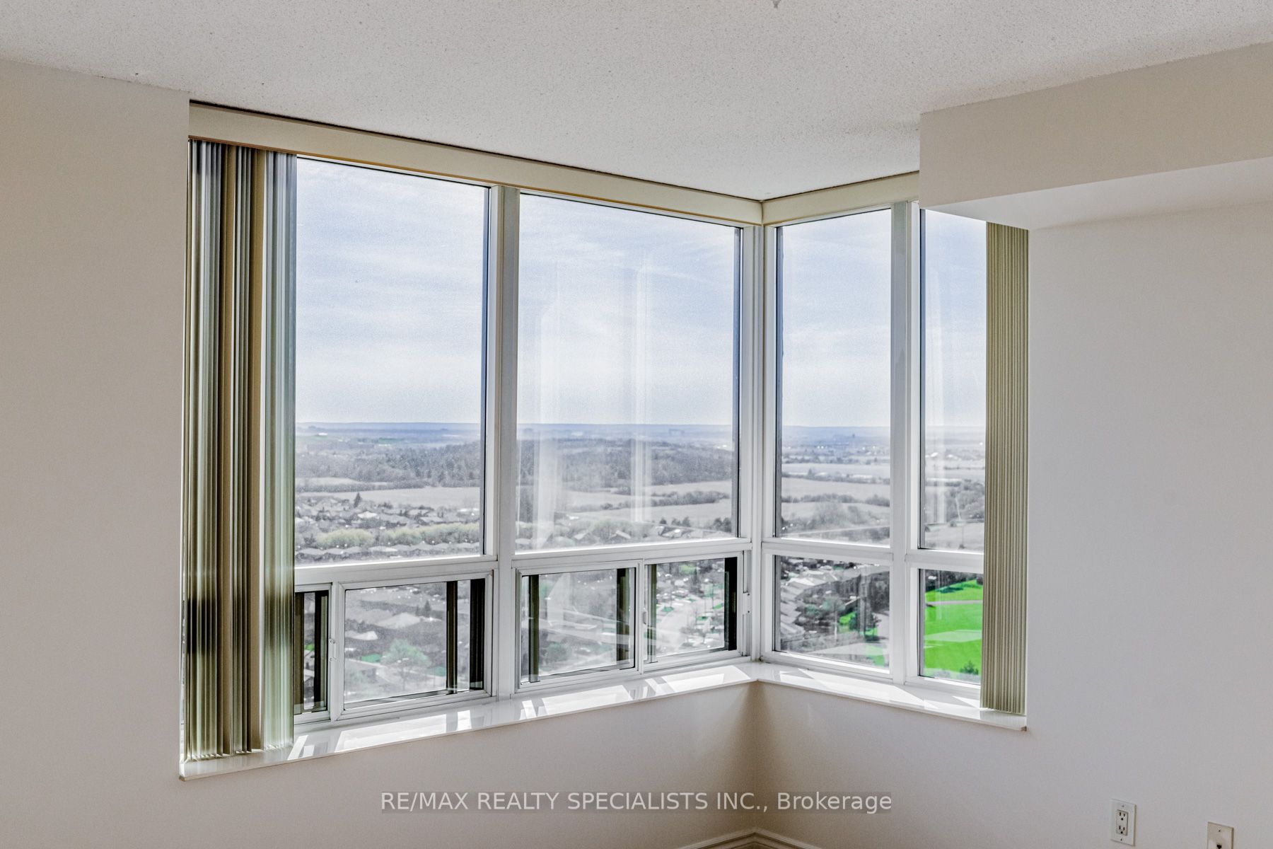 55 Strathaven Drive W #2011