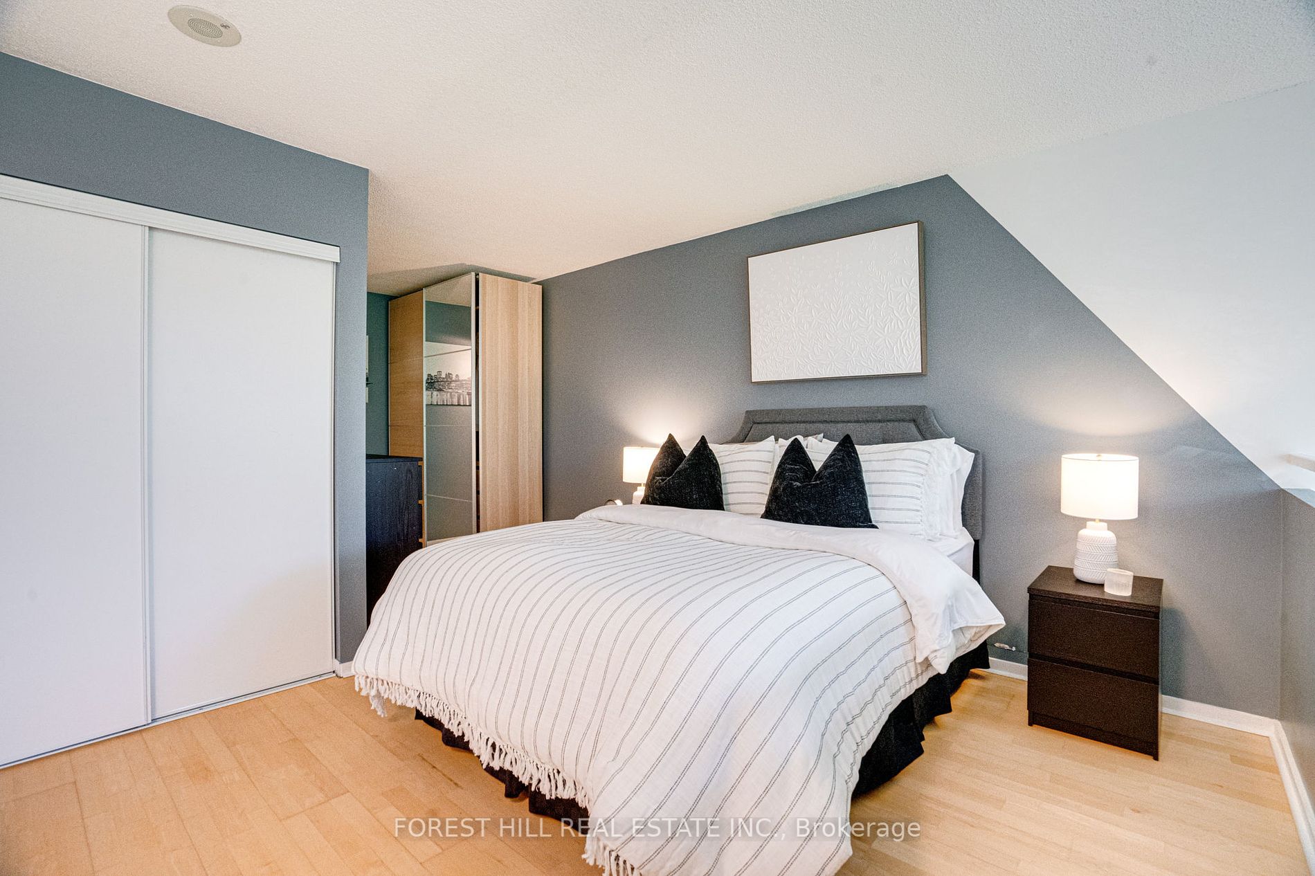 200 Manitoba Street #212