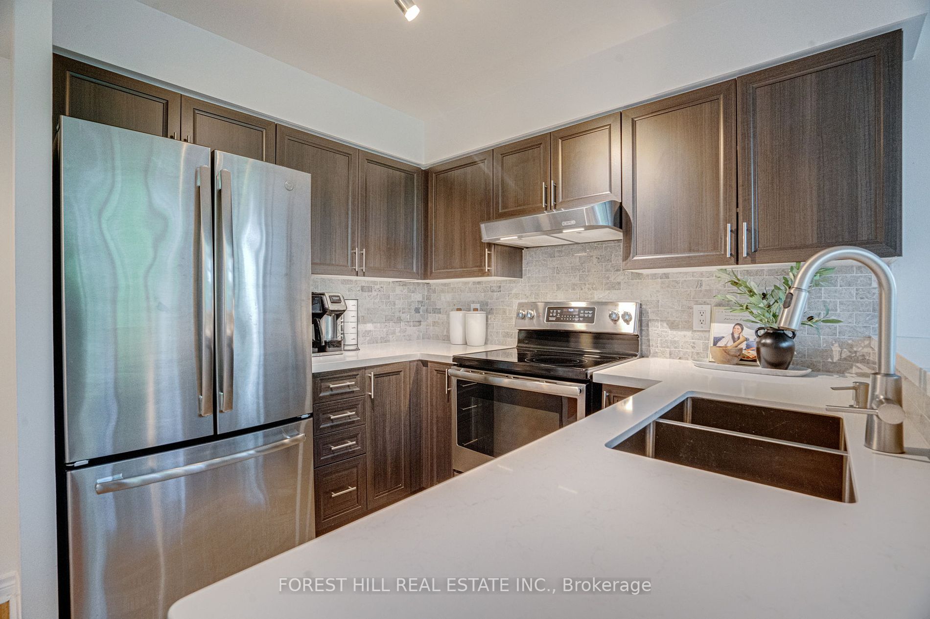 200 Manitoba Street #212