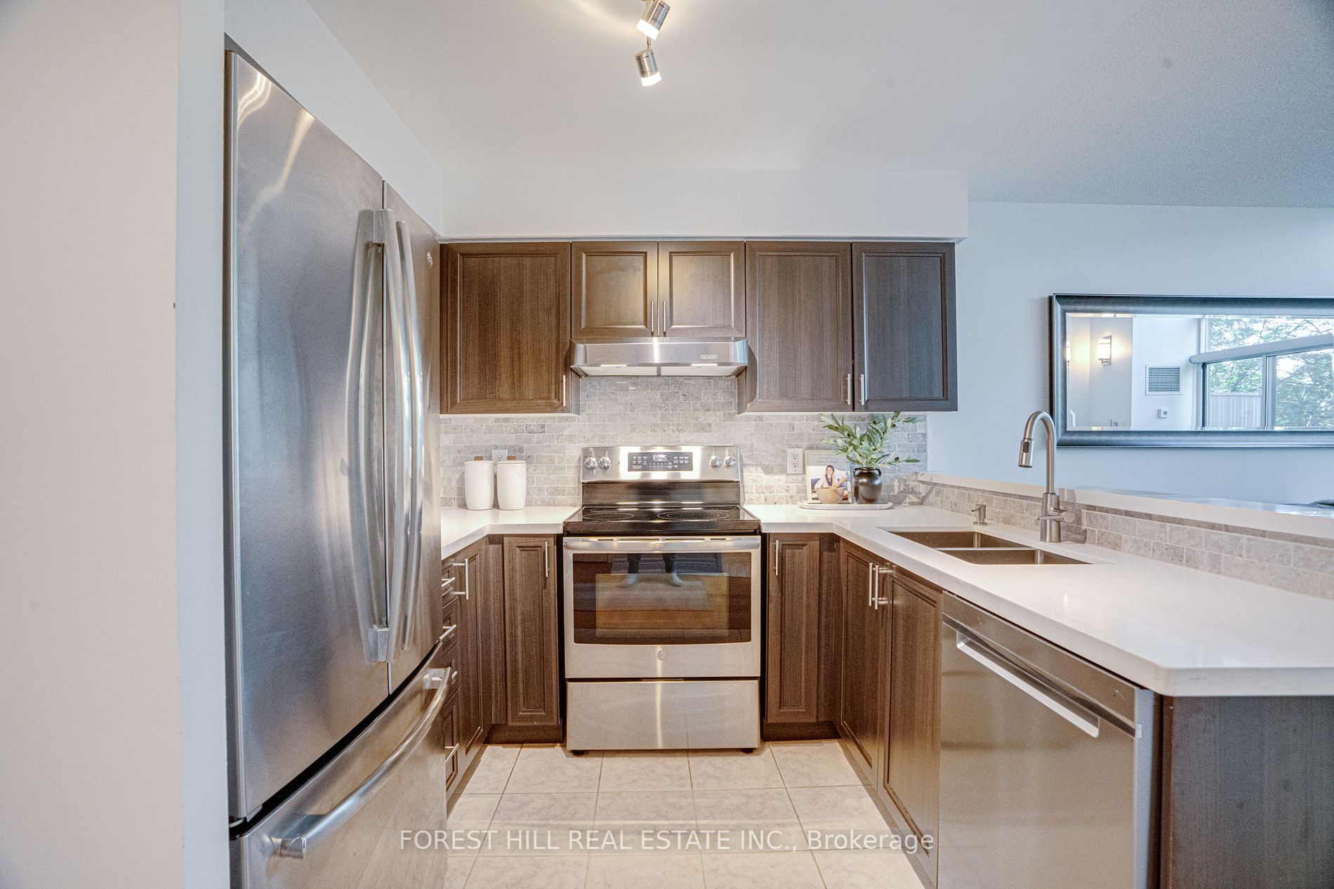 200 Manitoba Street #212