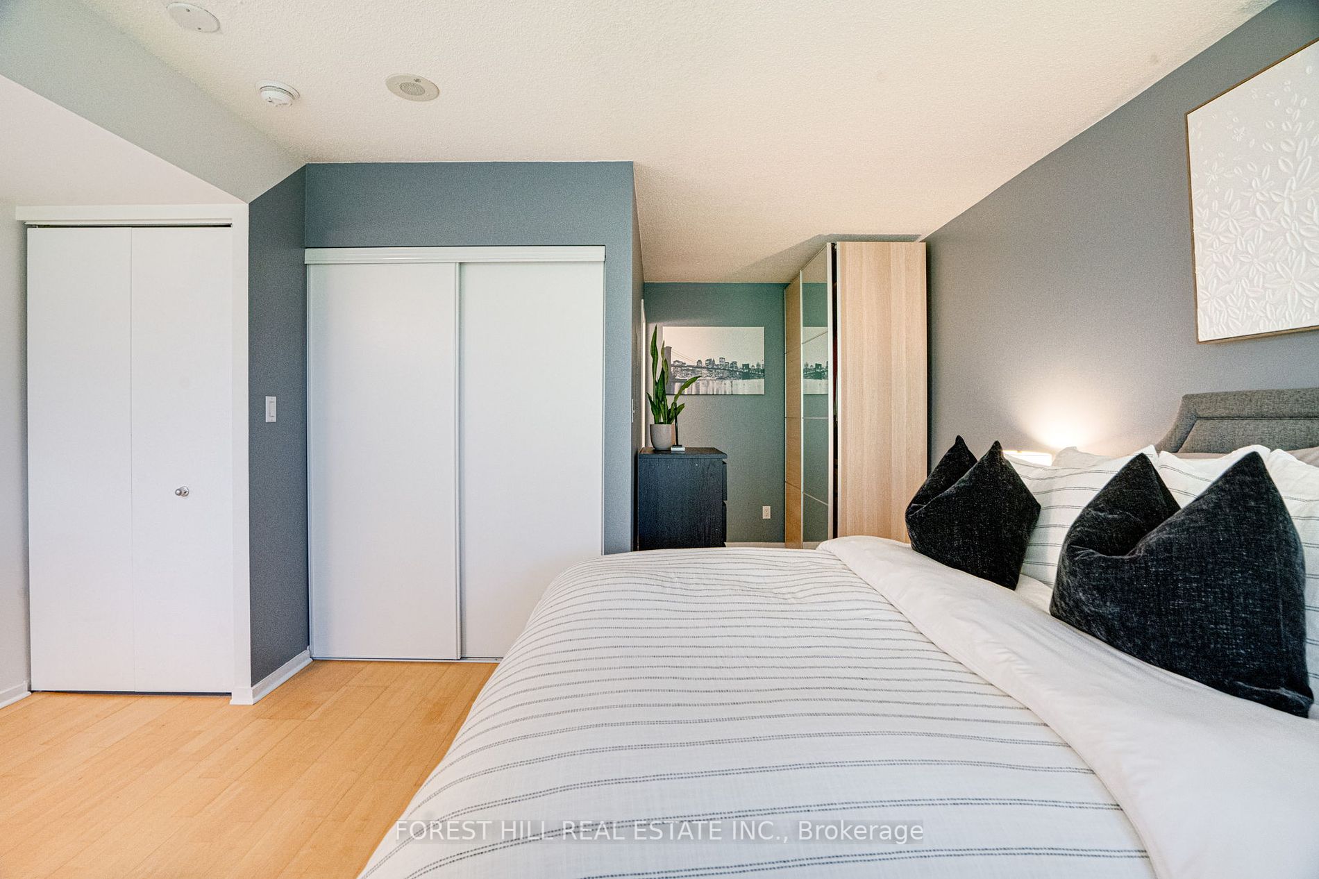 200 Manitoba Street #212