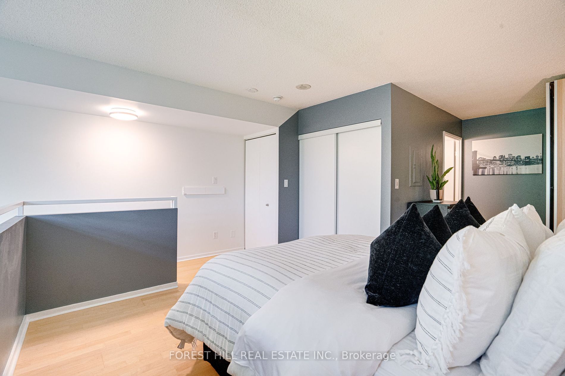 200 Manitoba Street #212
