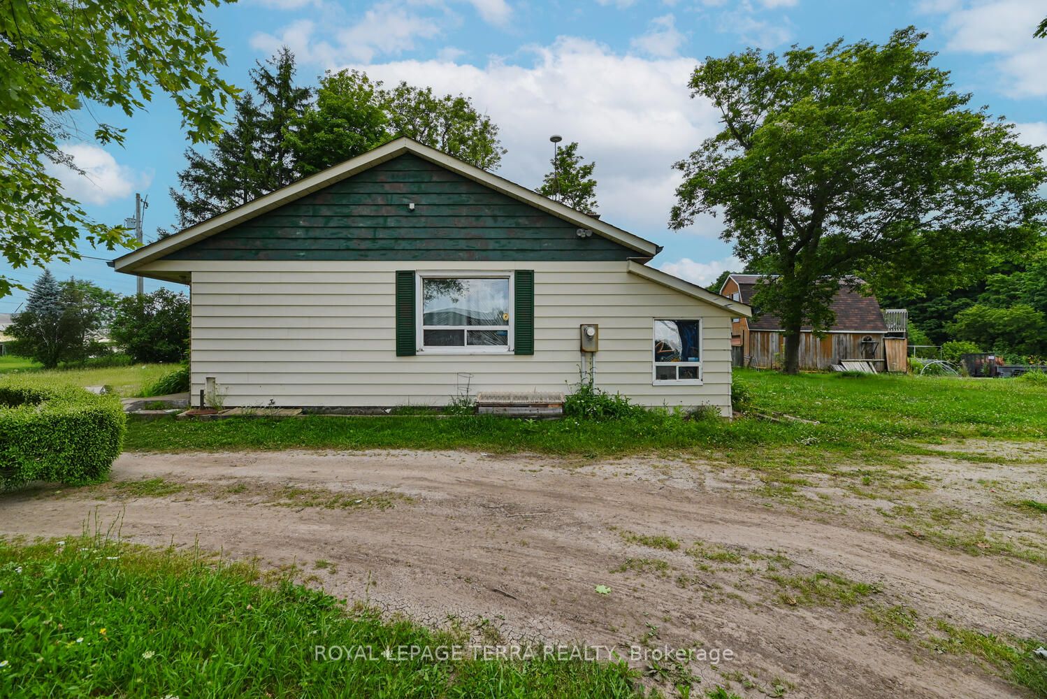 10498 Highway 7