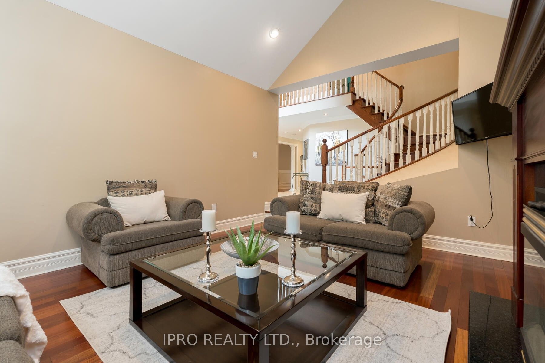 41 Gollop Crescent