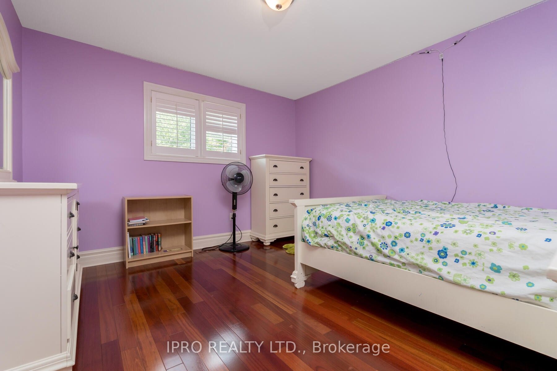 41 Gollop Crescent