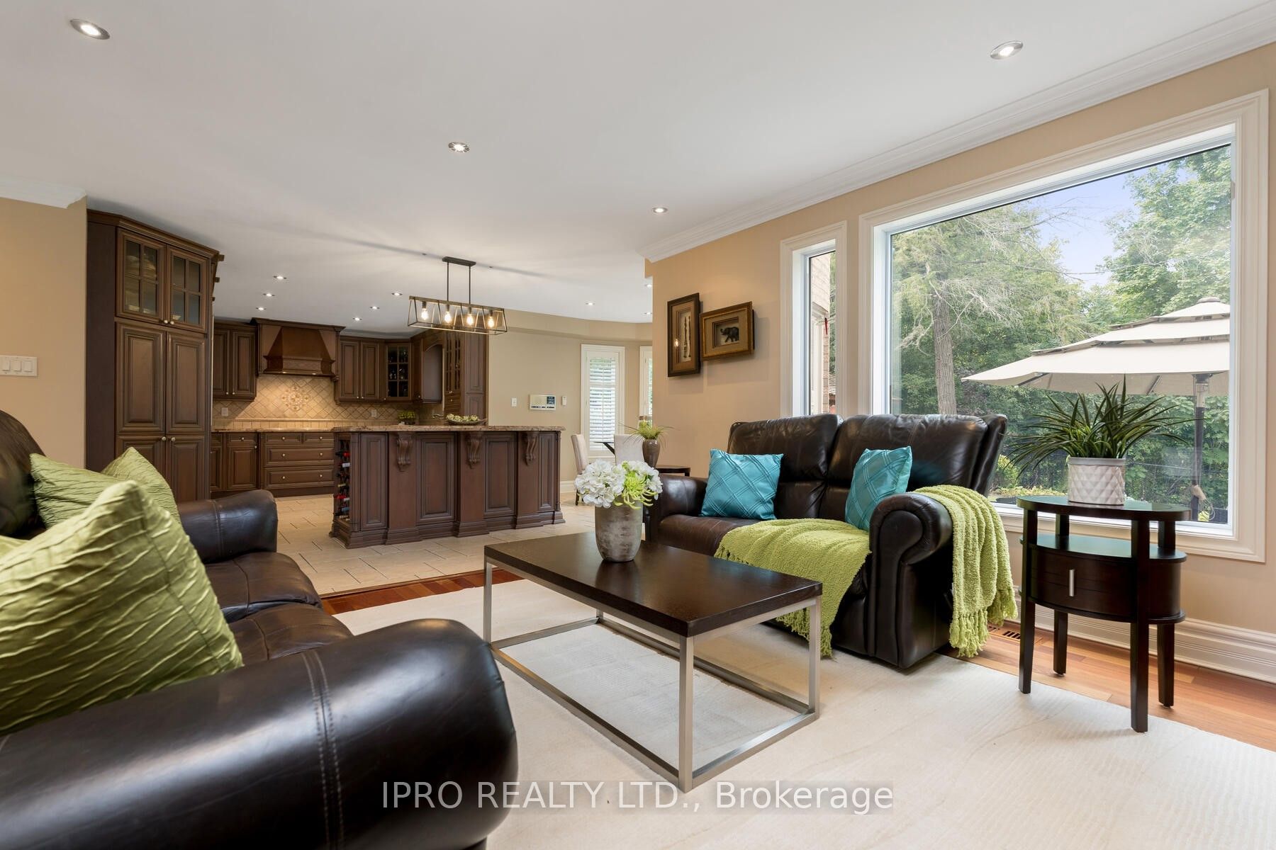 41 Gollop Crescent