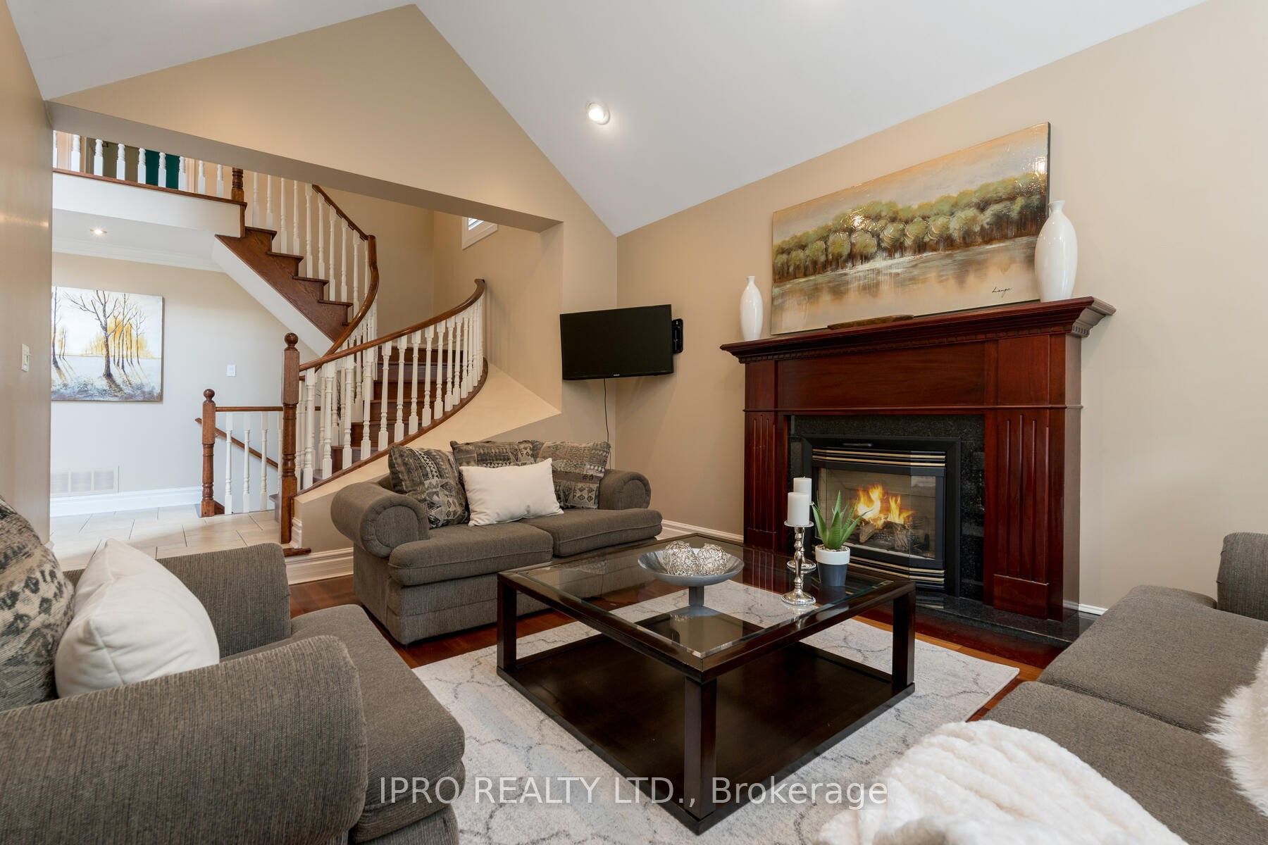41 Gollop Crescent