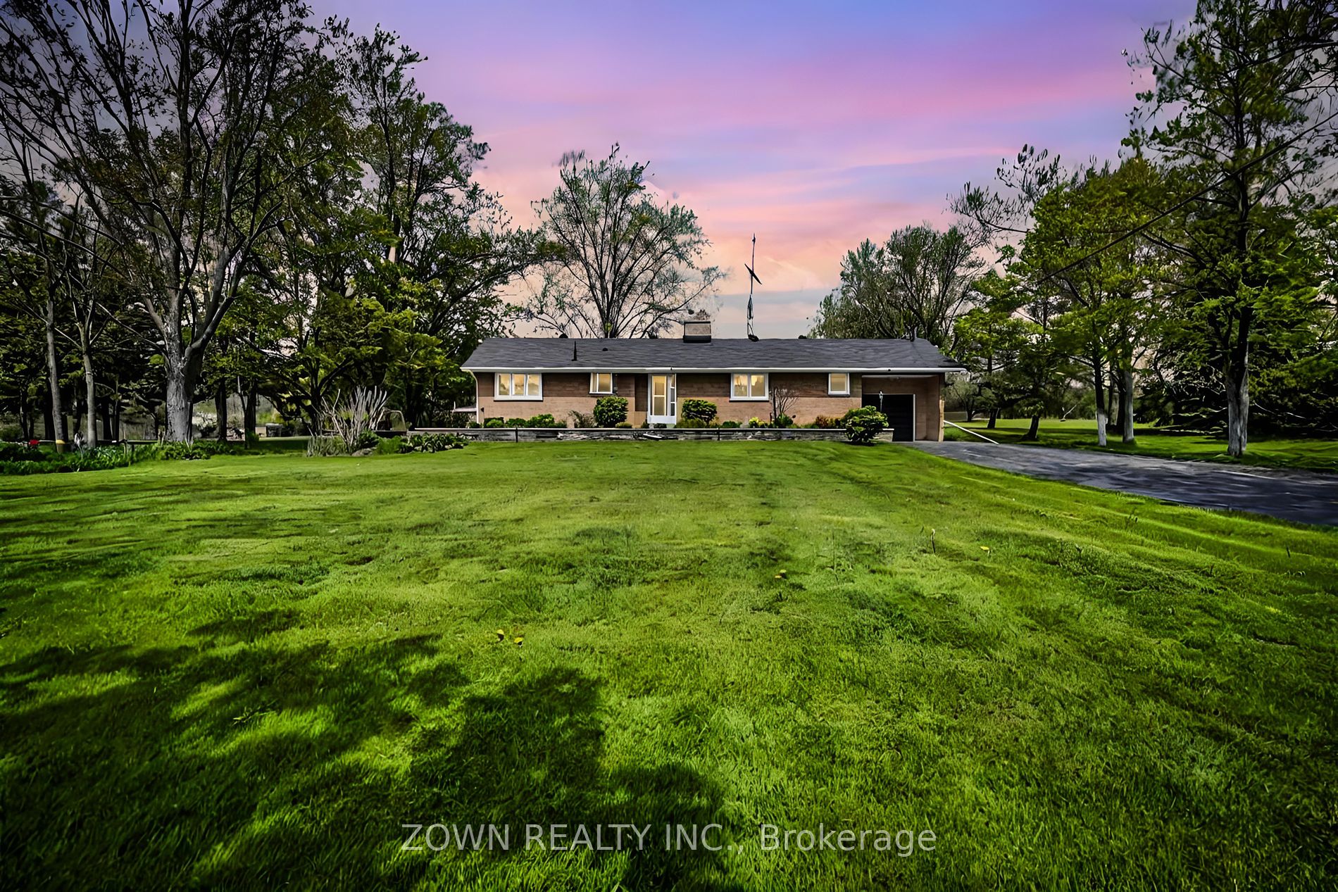 1075 Burnhamthorpe Rd W