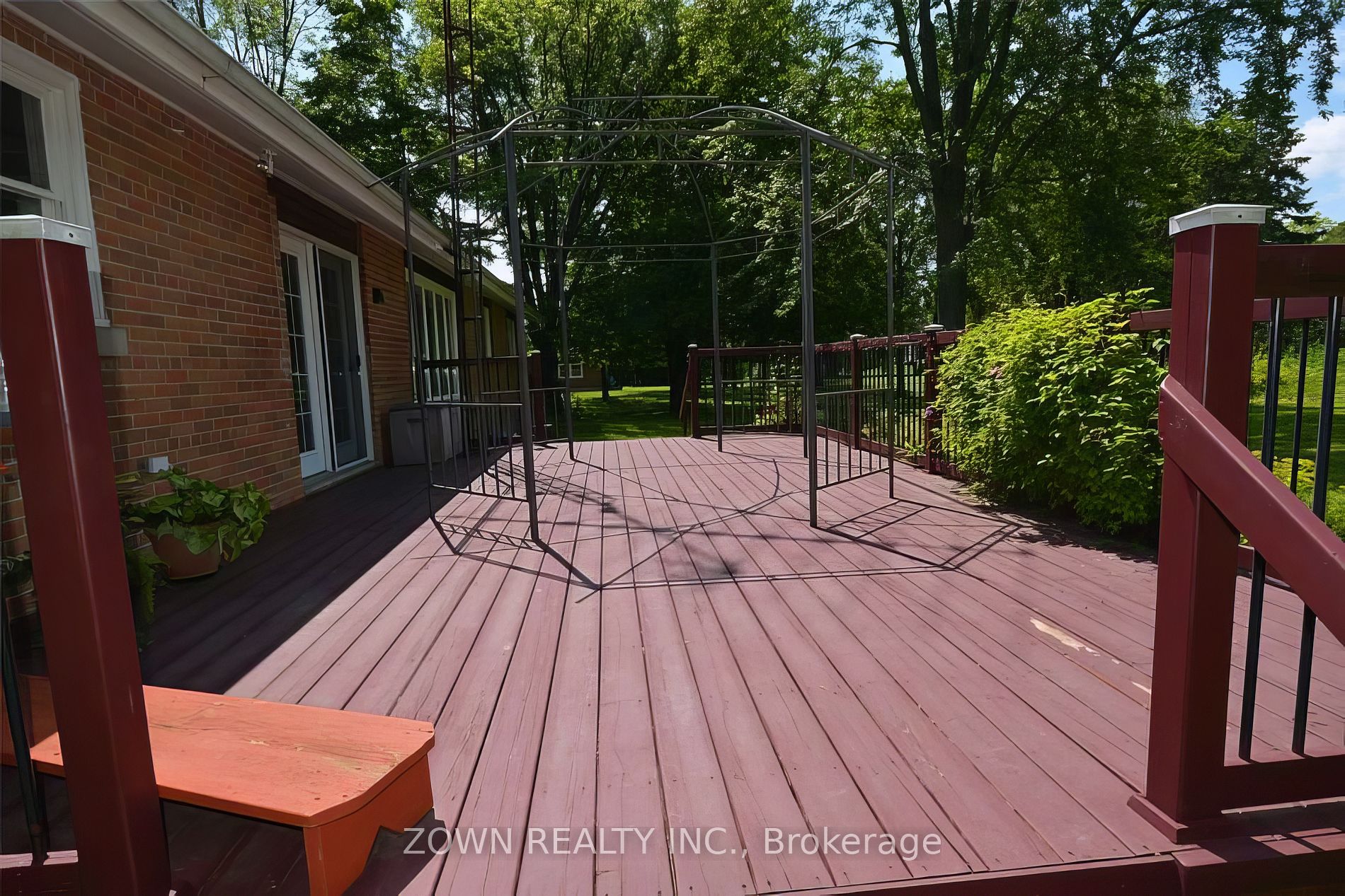 1075 Burnhamthorpe Rd W