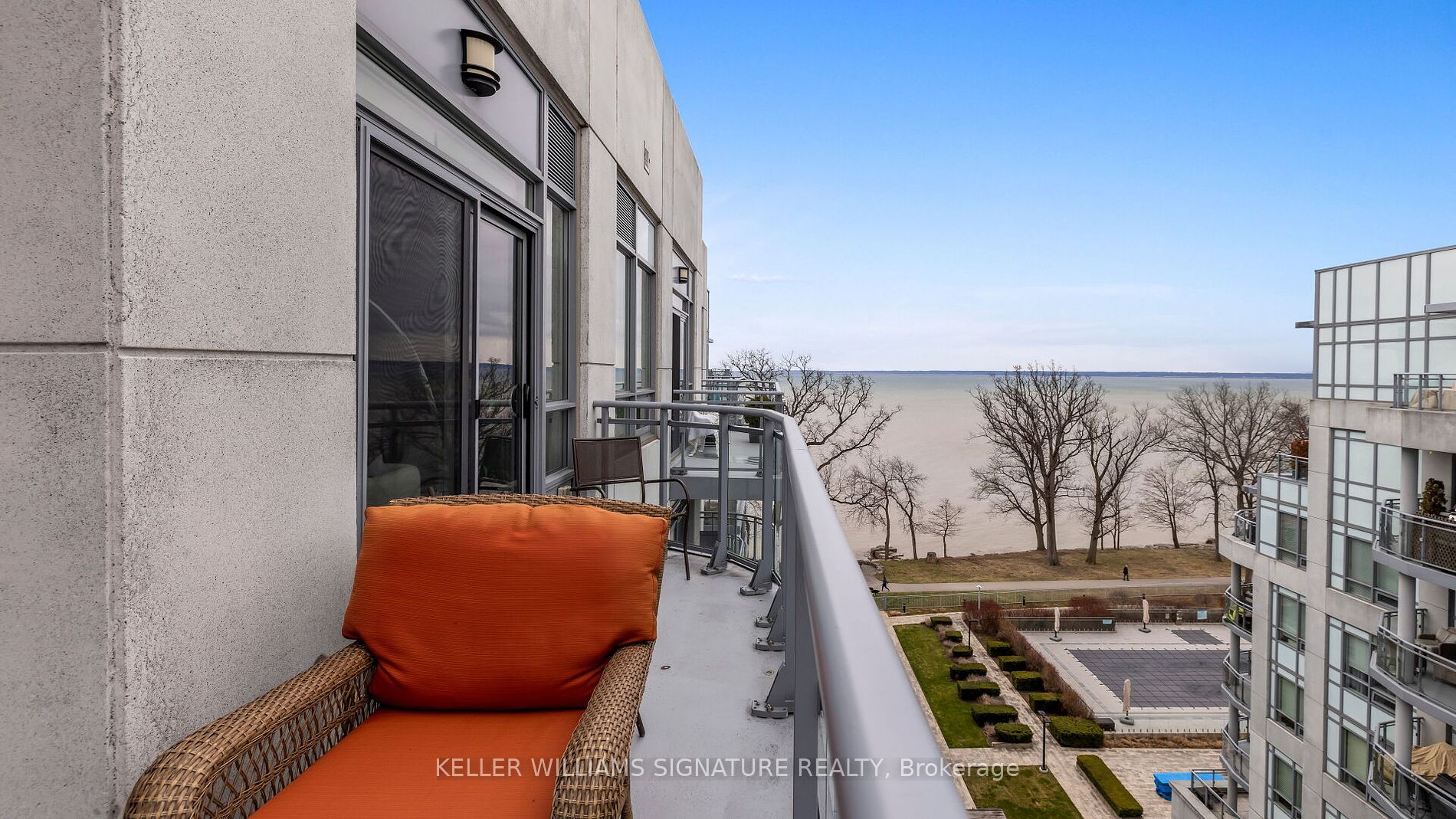 3500 Lakeshore Road W, #808