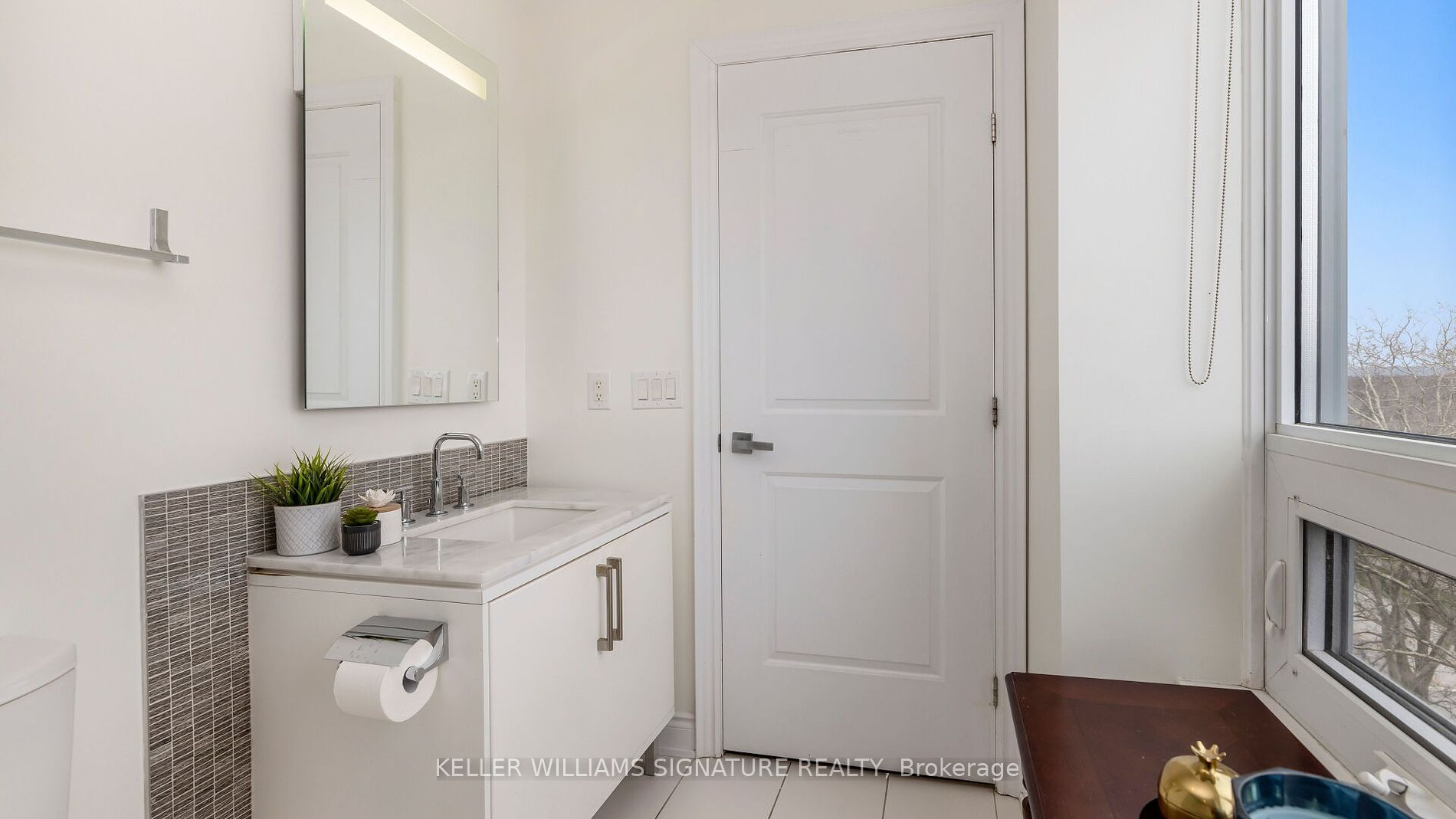 3500 Lakeshore Road W, #808