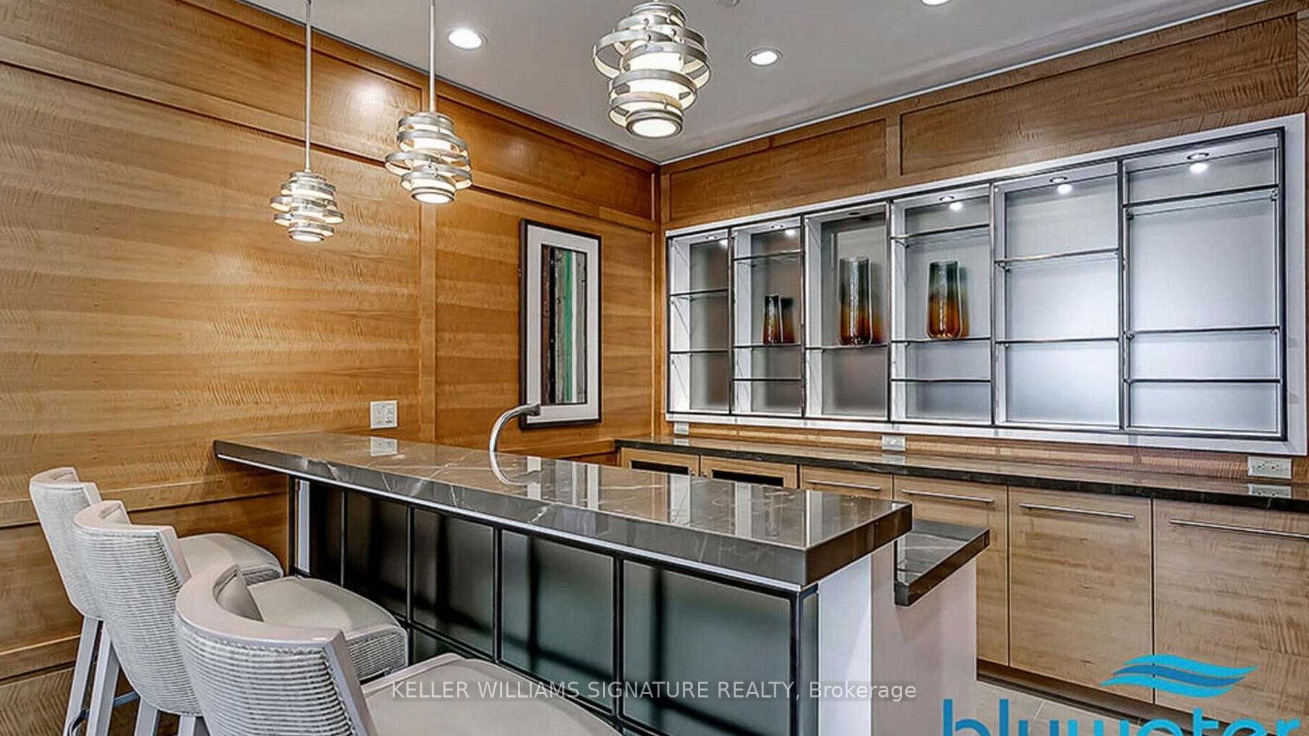 3500 Lakeshore Road W, #808