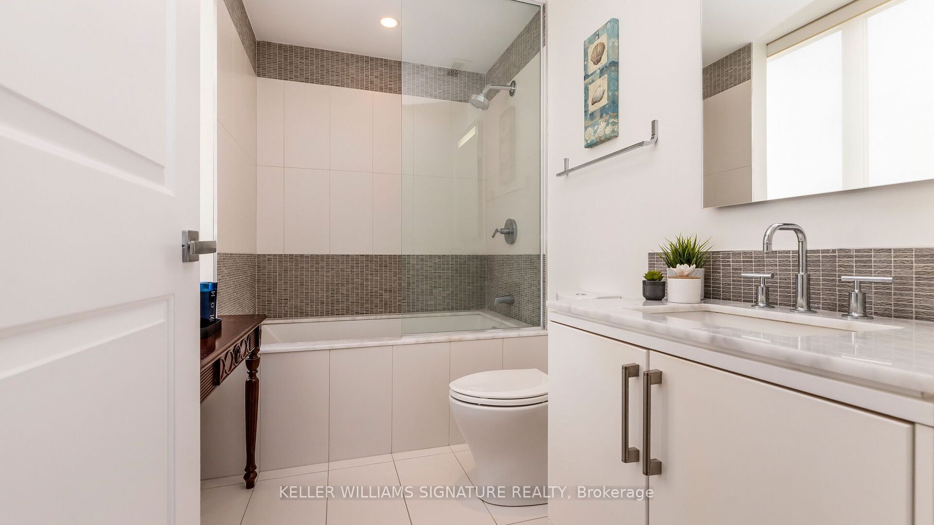 3500 Lakeshore Road W, #808