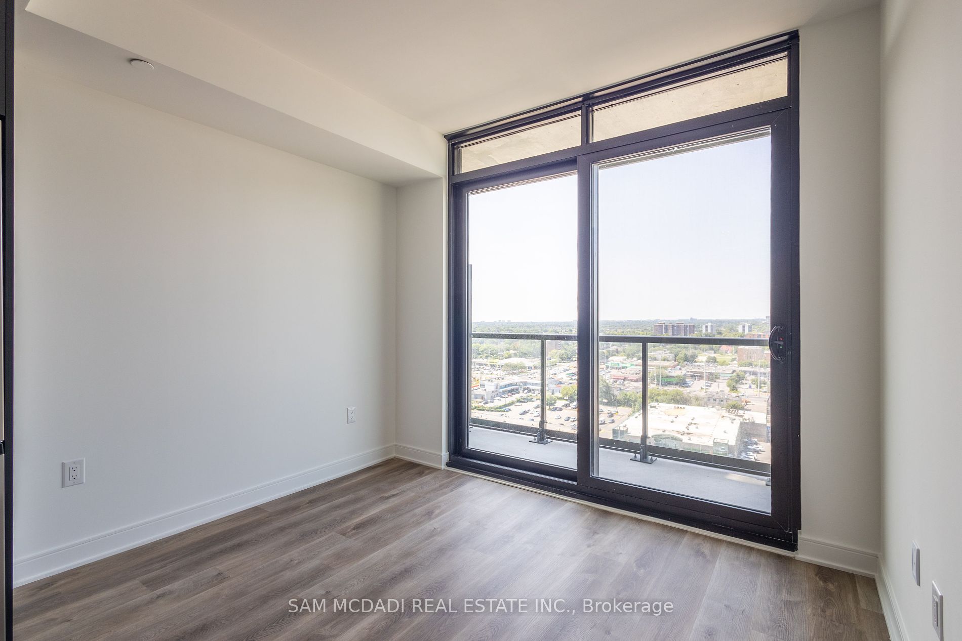 86 Dundas Street E #1517