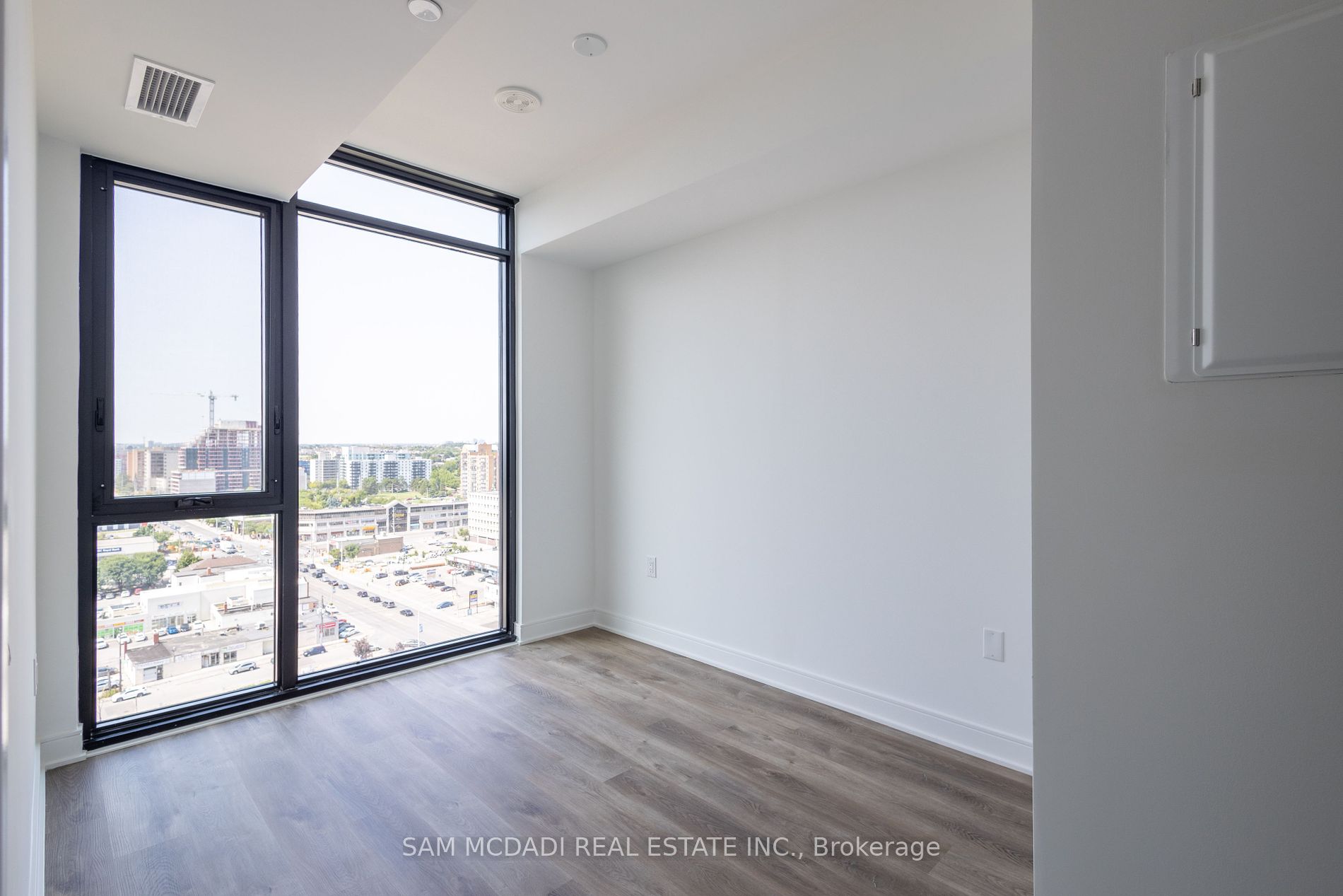 86 Dundas Street E #1517