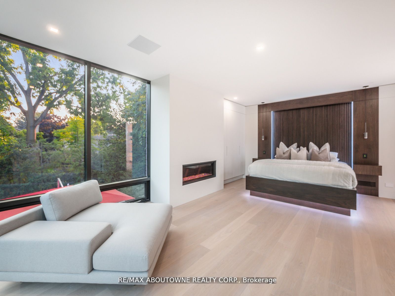 210 Chartwell Road