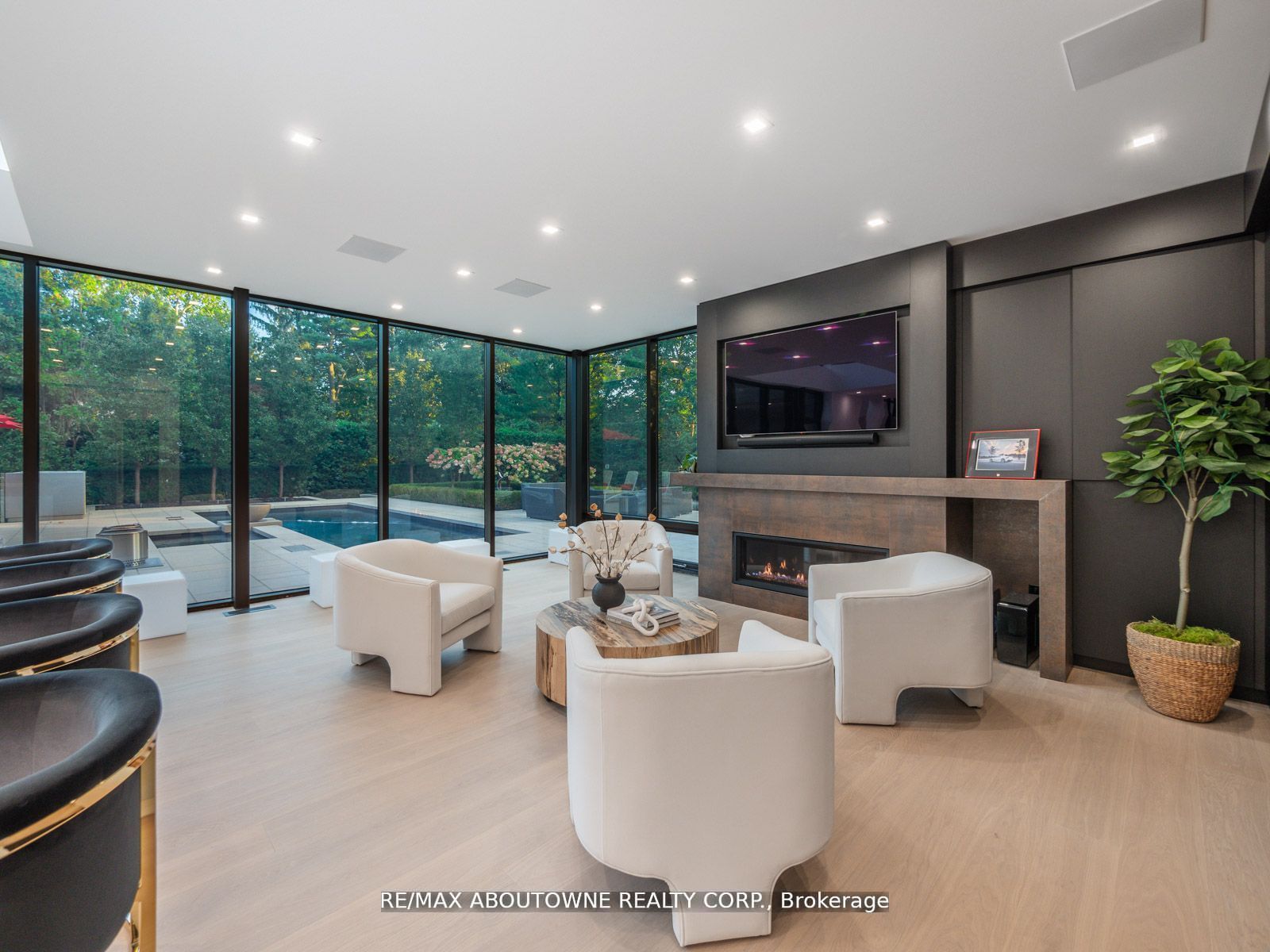 210 Chartwell Road