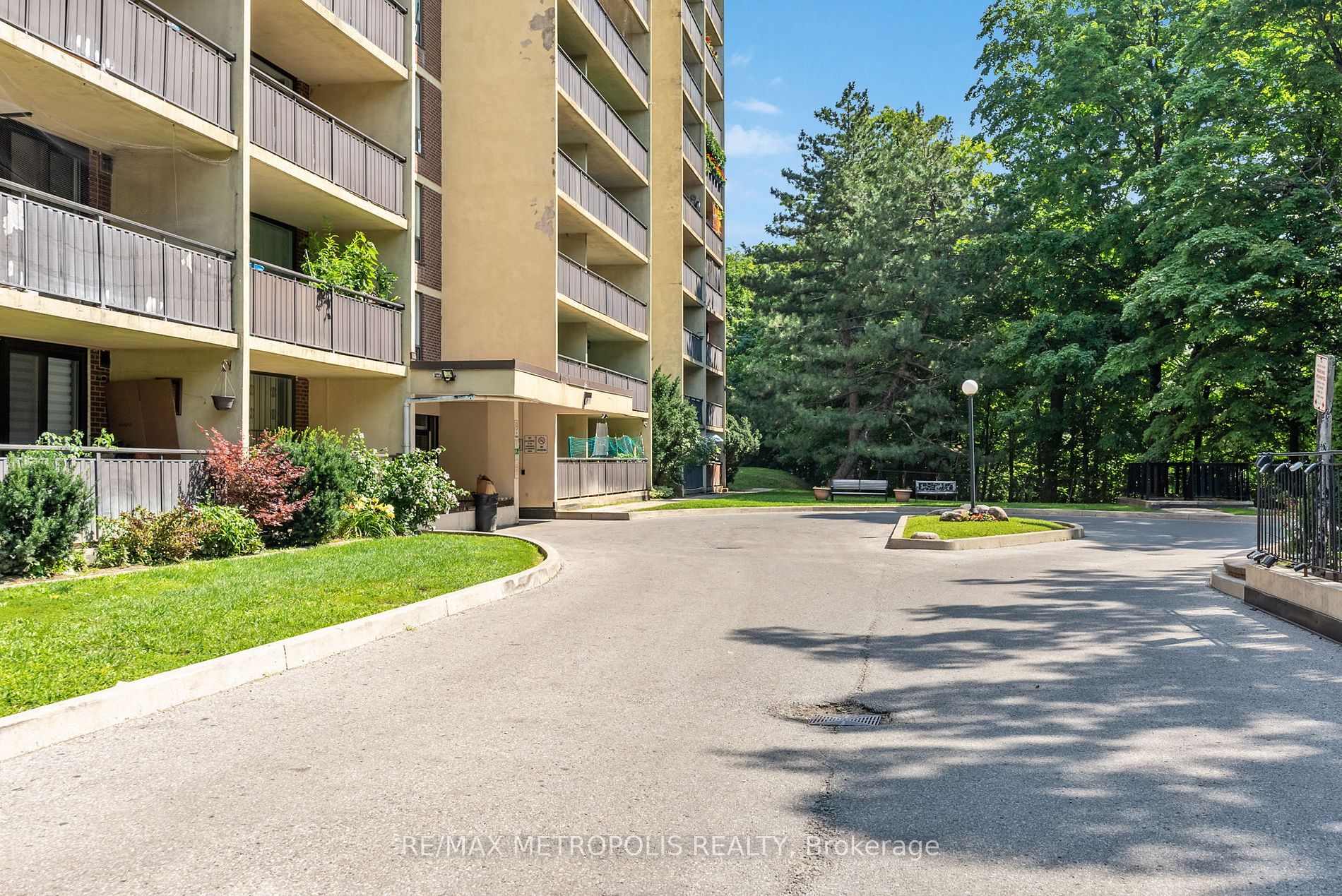 15 London Green Crt, #509