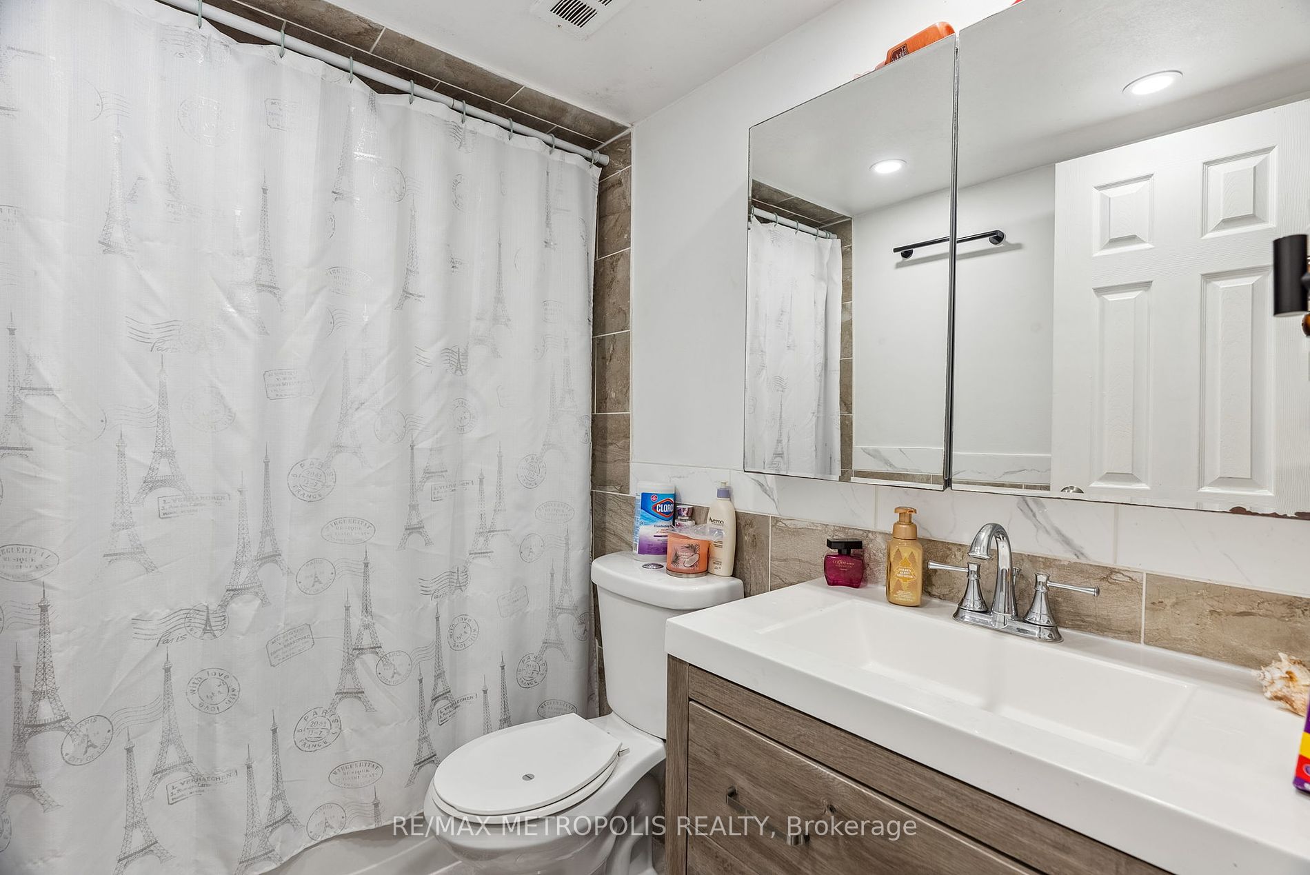 15 London Green Crt, #509