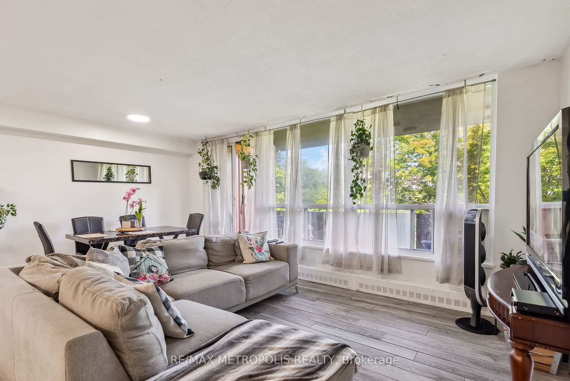 15 London Green Crt, #509