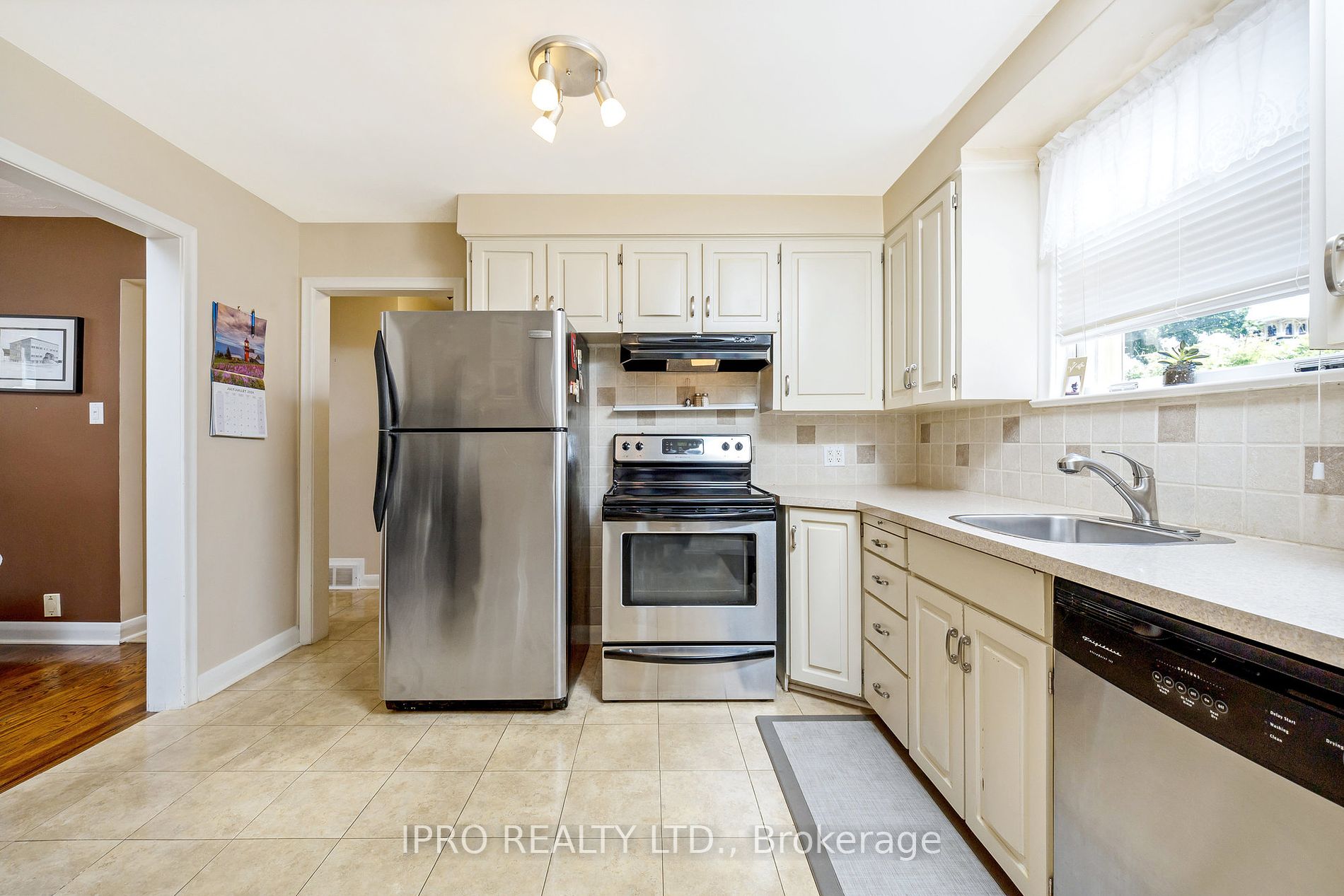 34 Elizabeth St S