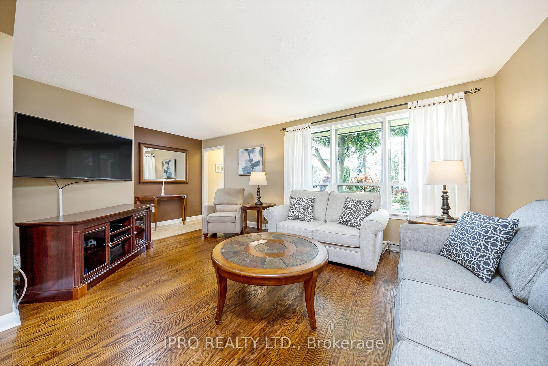 34 Elizabeth St S
