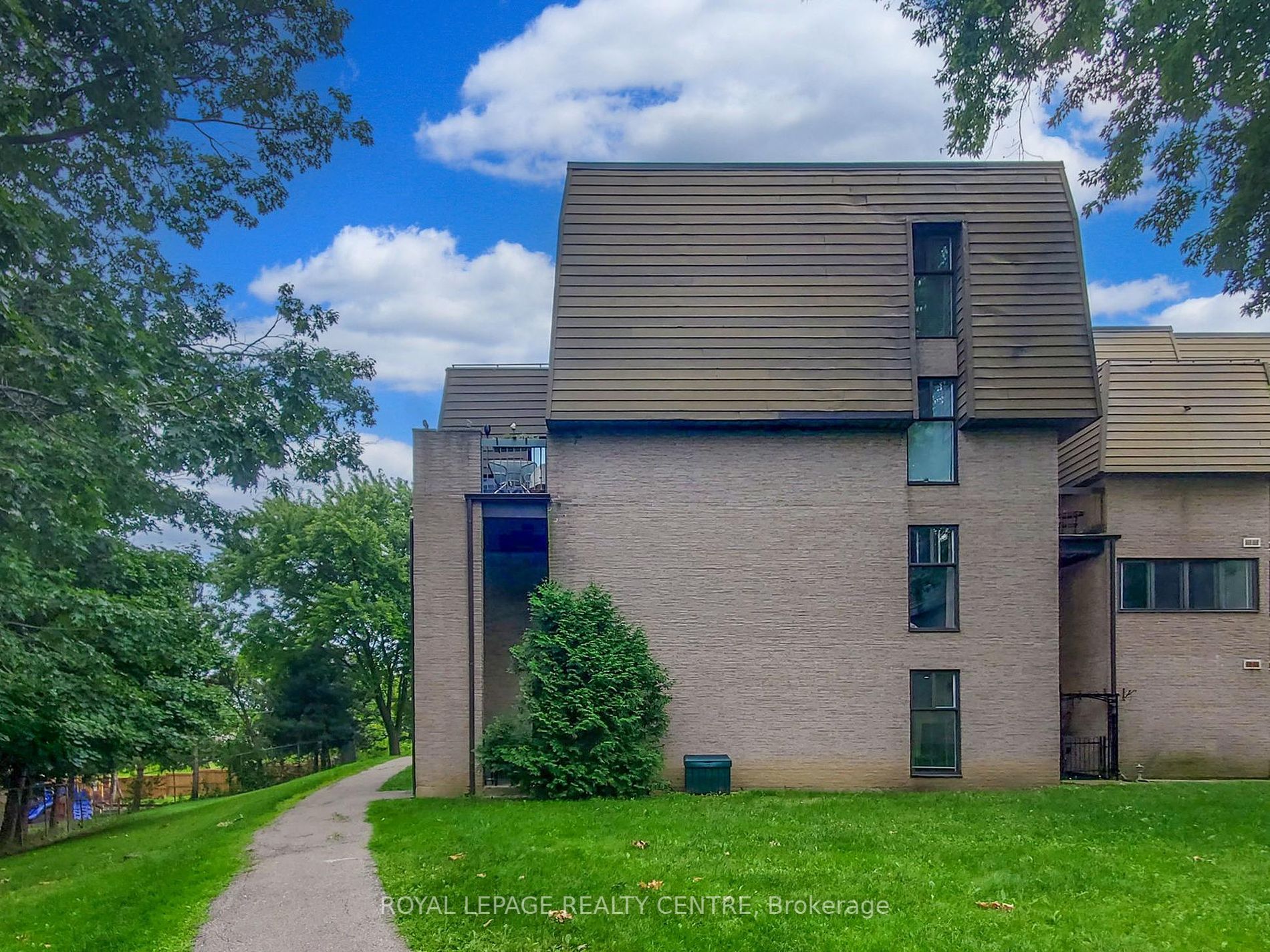 2095 Roche Crt, #127