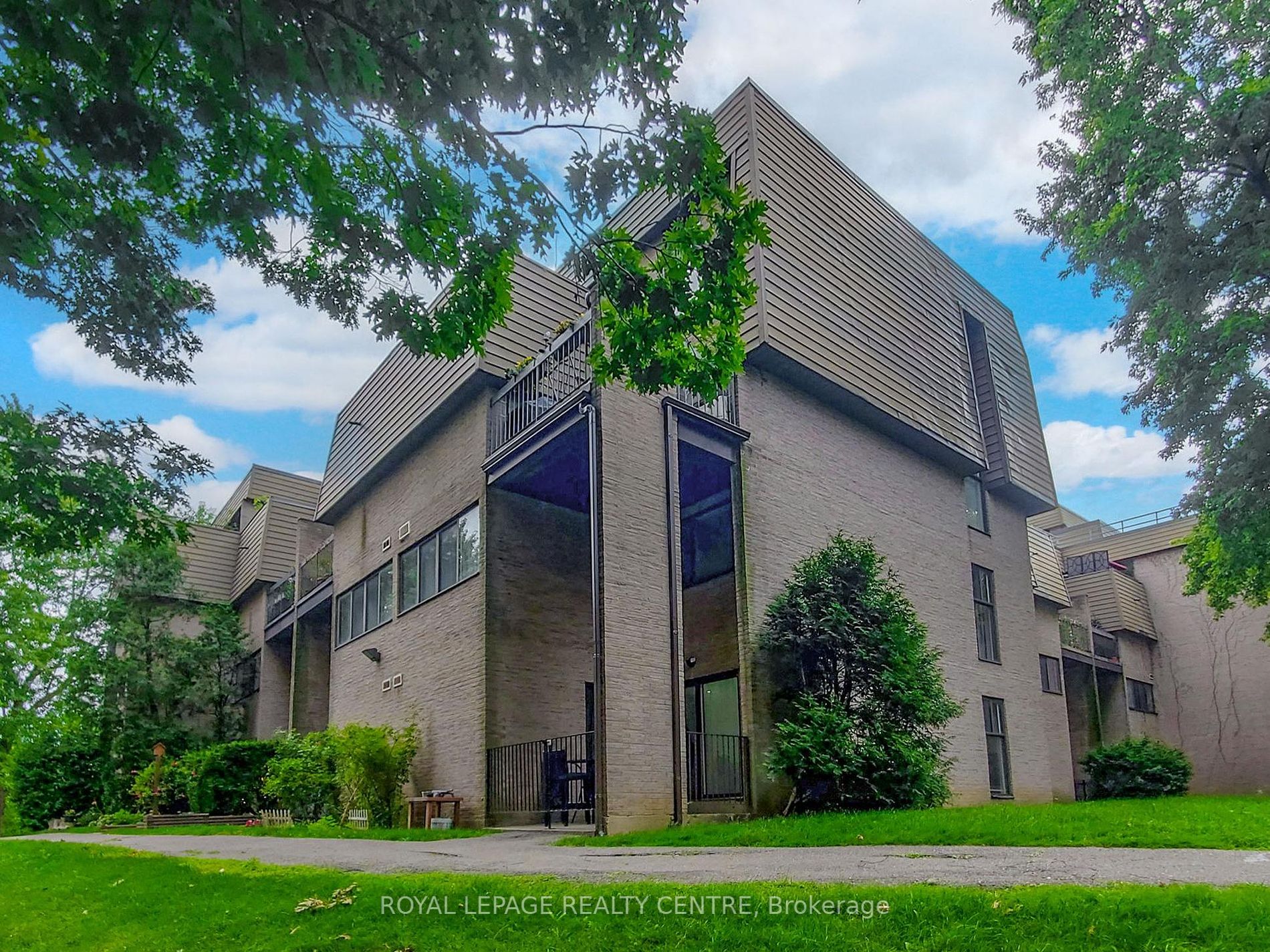 2095 Roche Crt, #127