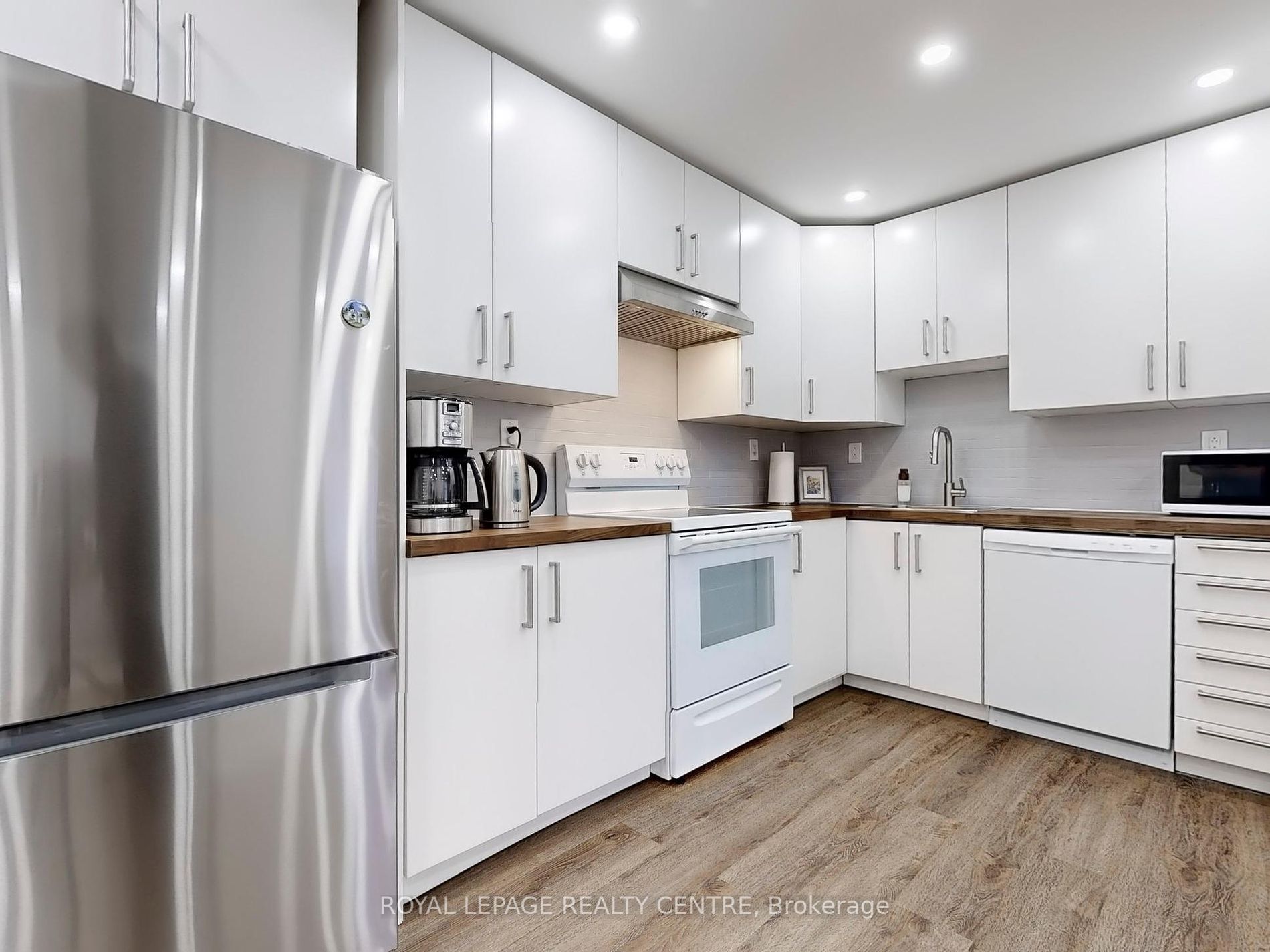 2095 Roche Crt, #127