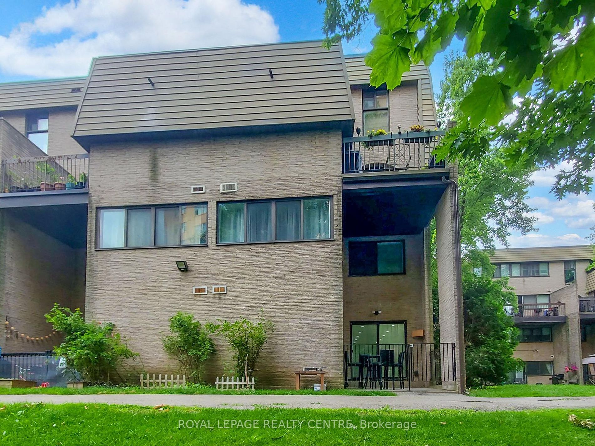 2095 Roche Crt, #127