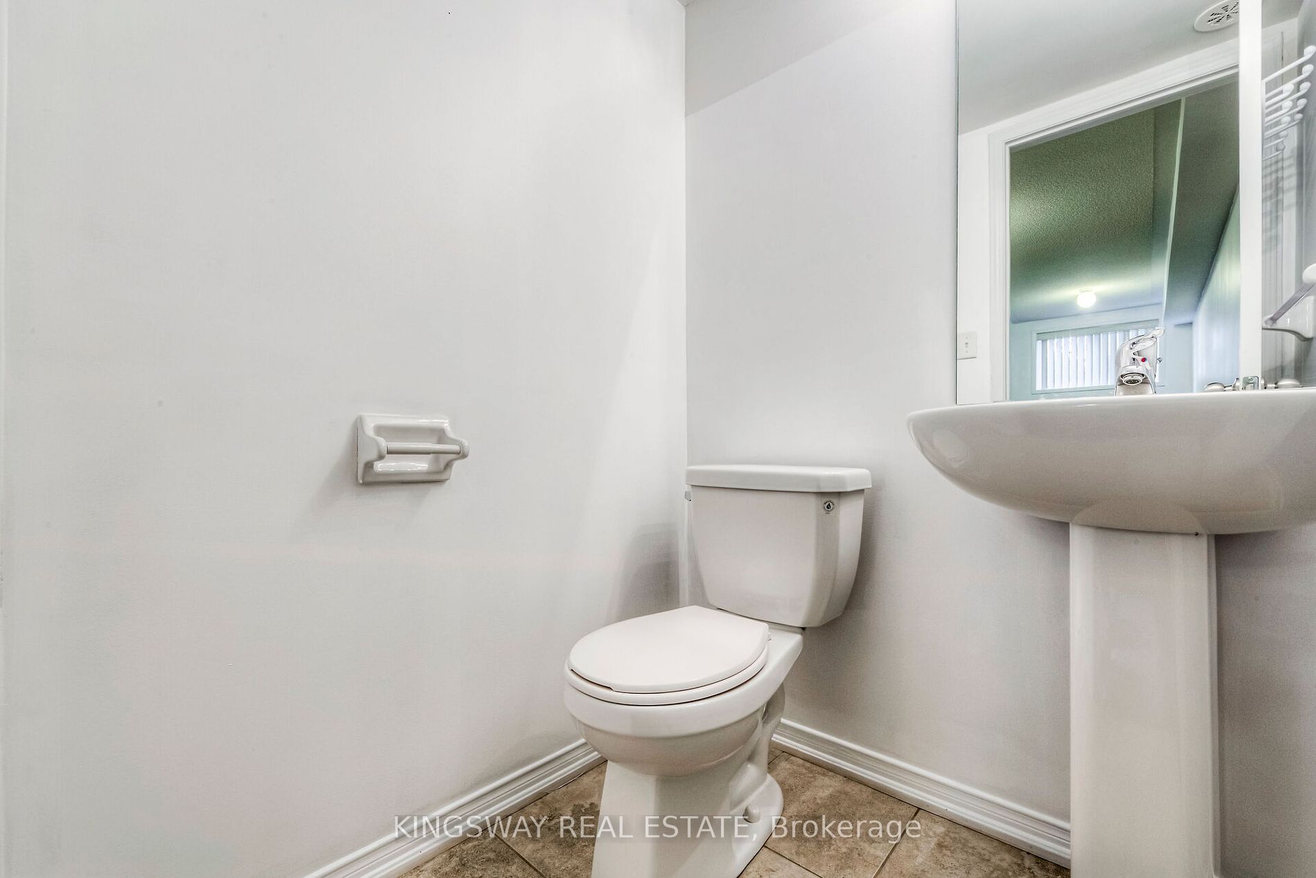 2492 Post Rd, #22