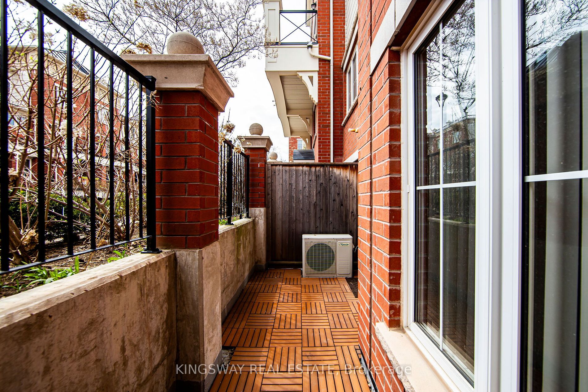 2492 Post Rd, #22