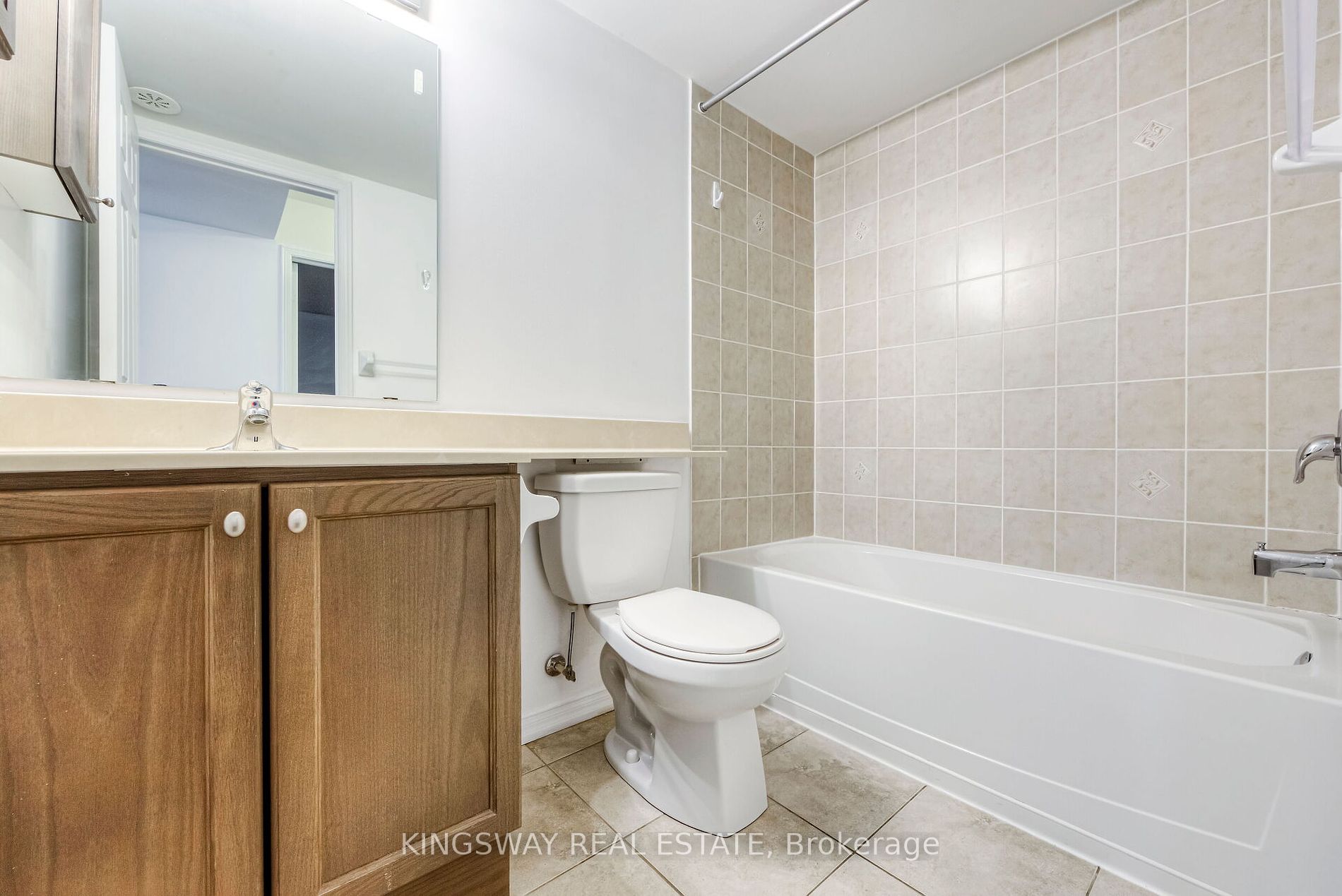 2492 Post Rd, #22