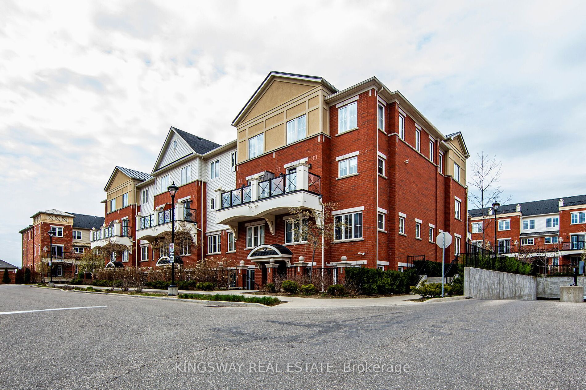 2492 Post Rd, #22