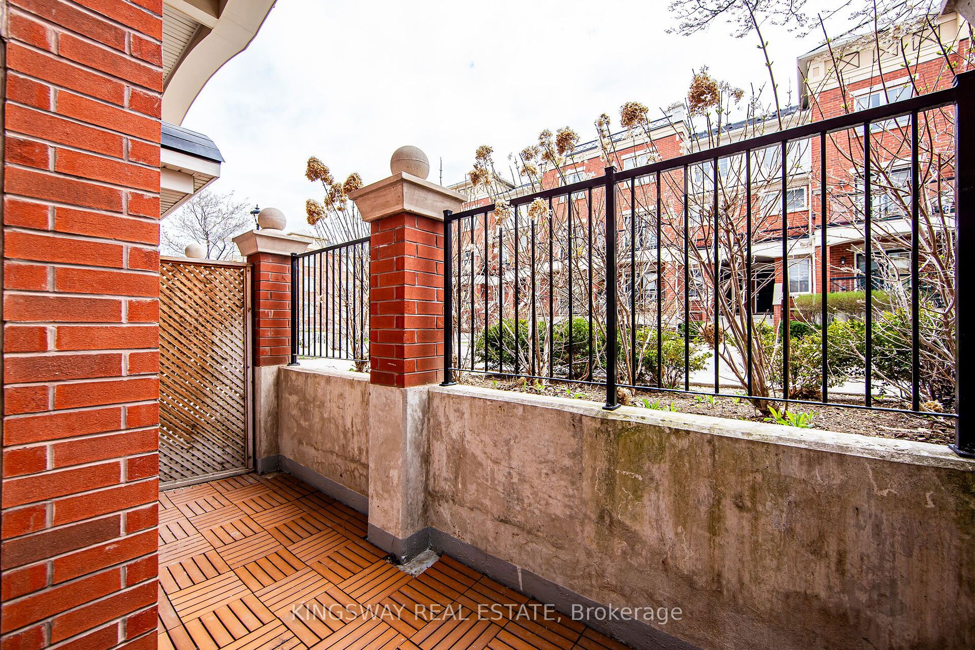 2492 Post Rd, #22