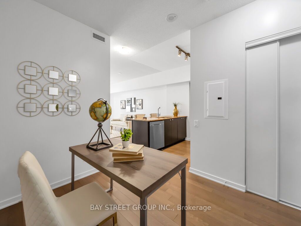 105 The Queensway Avenue #1501