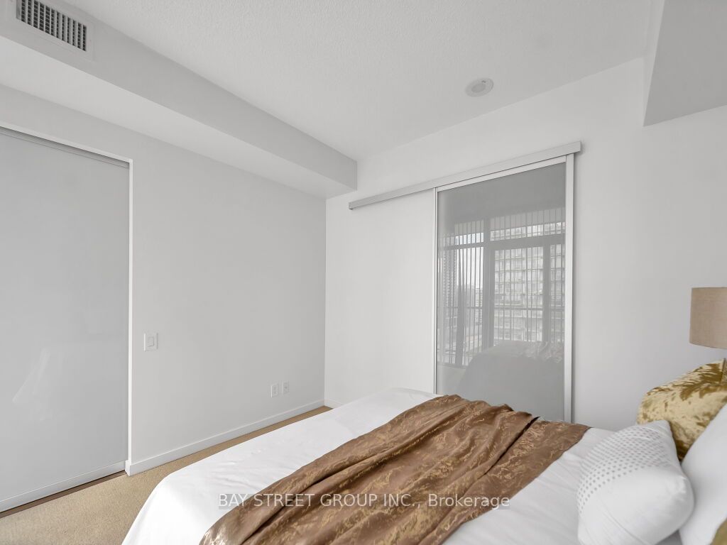 105 The Queensway Avenue #1501