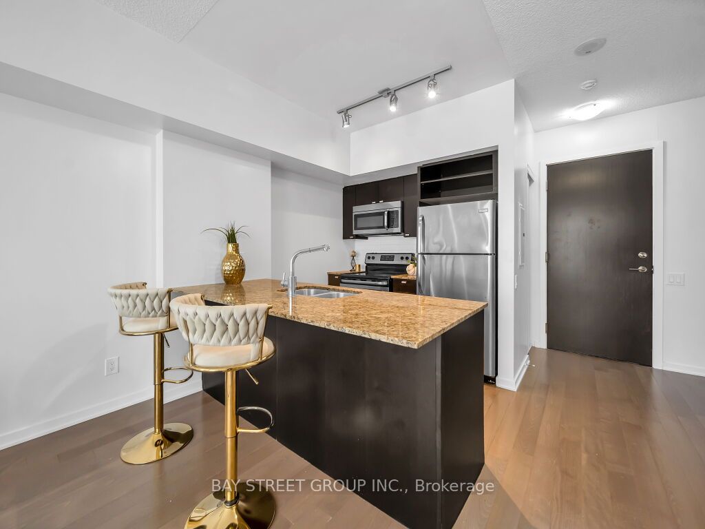 105 The Queensway Avenue #1501
