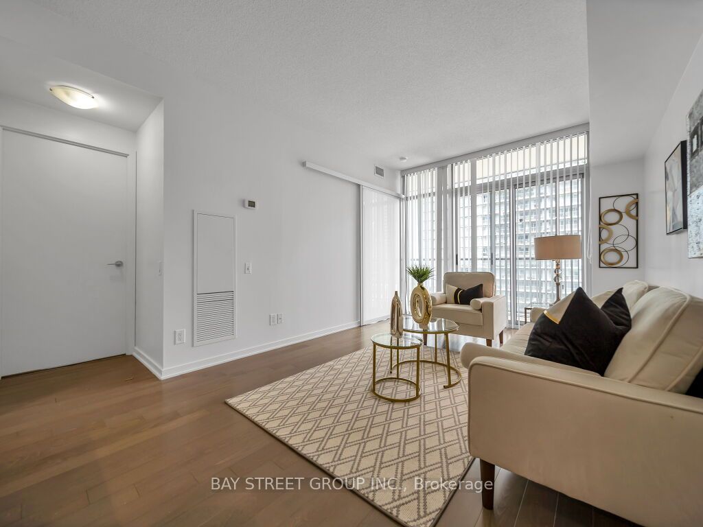 105 The Queensway Avenue #1501