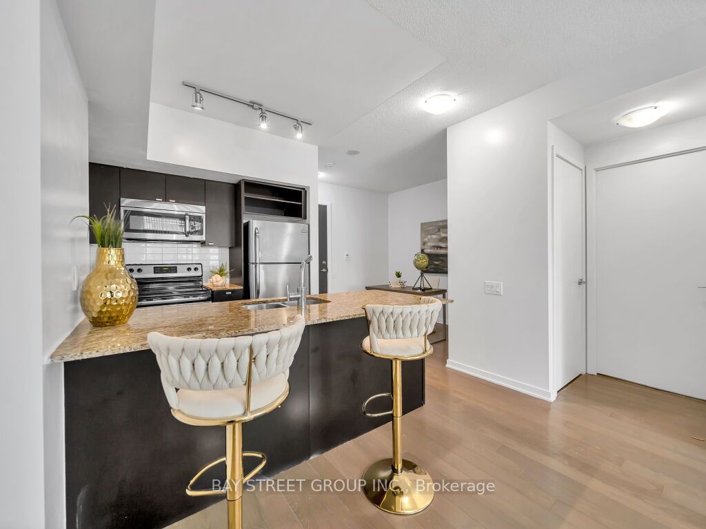 105 The Queensway Avenue #1501